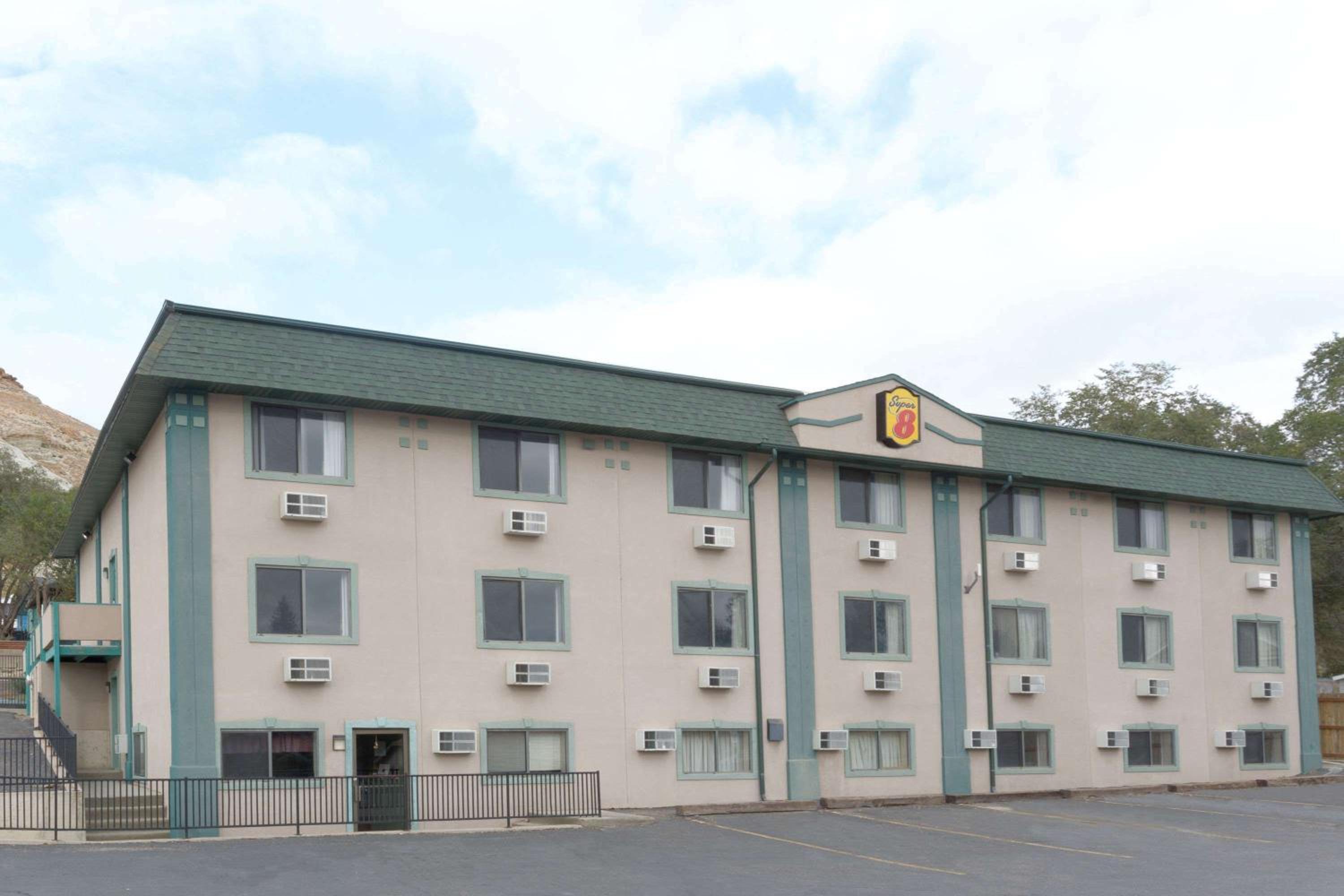Super 8 by Wyndham Green River view 2
