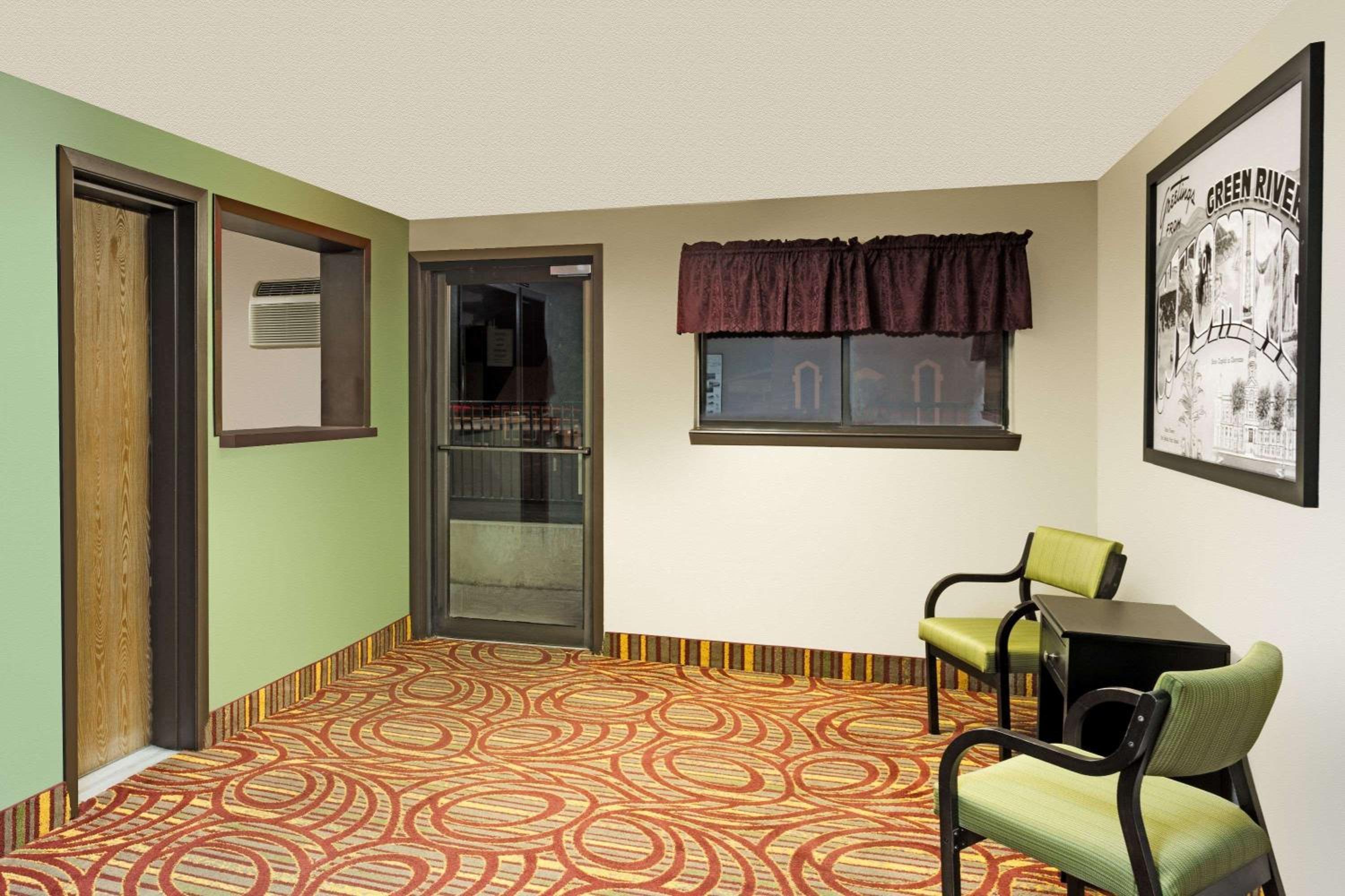 Super 8 by Wyndham Green River view 3