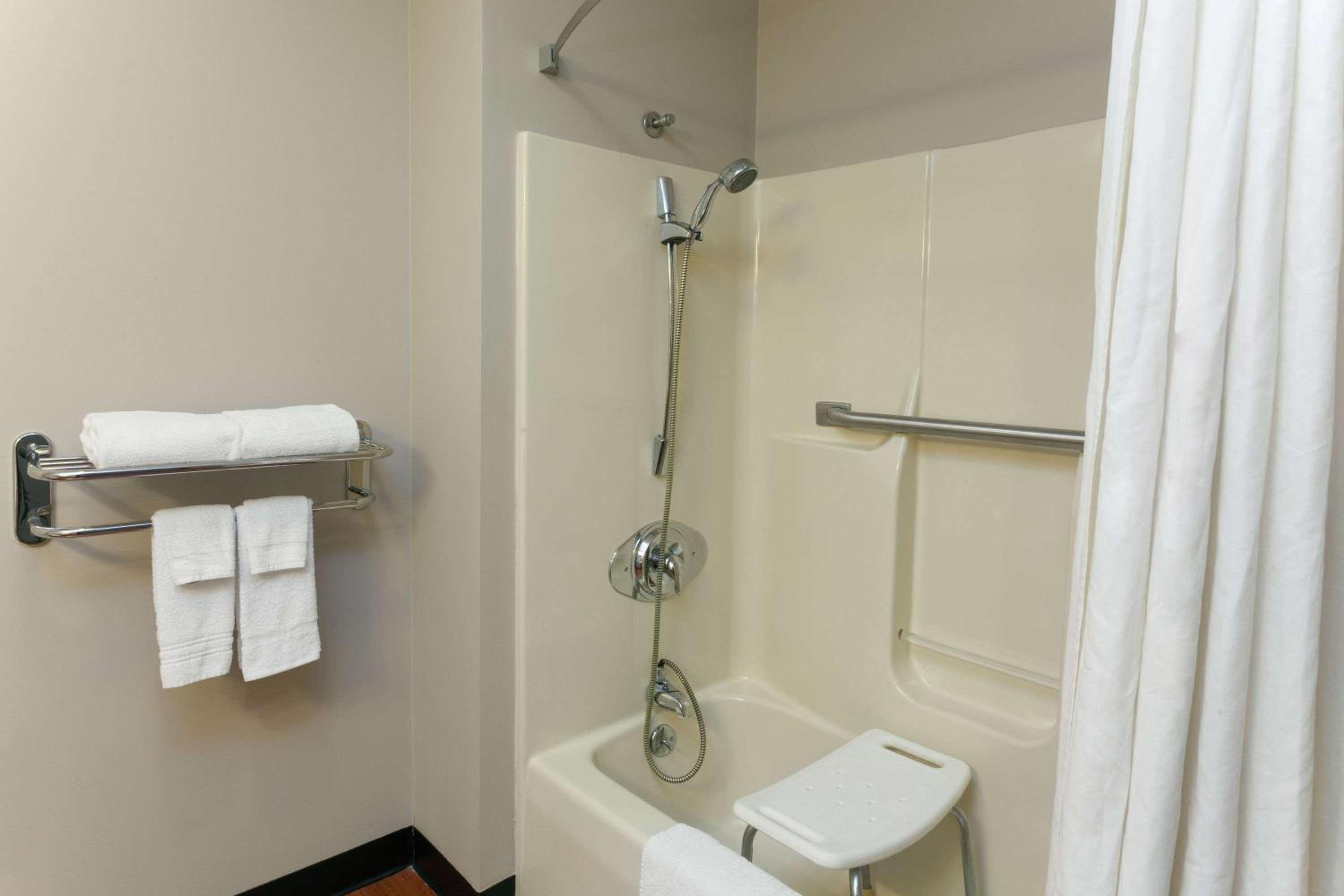 Super 8 by Wyndham Gilman - Property Image 26