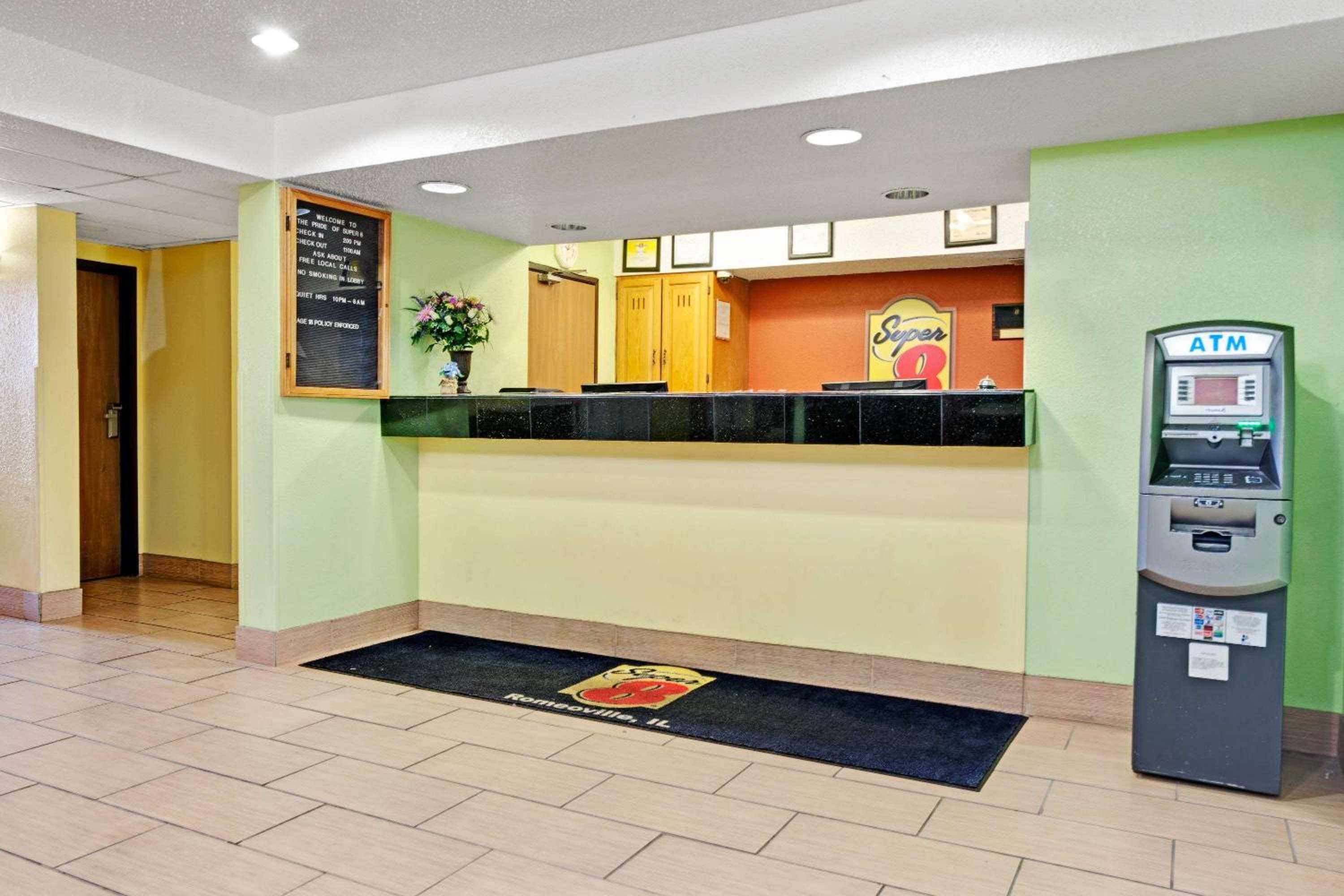 Super 8 by Wyndham Romeoville Bolingbrook view 2