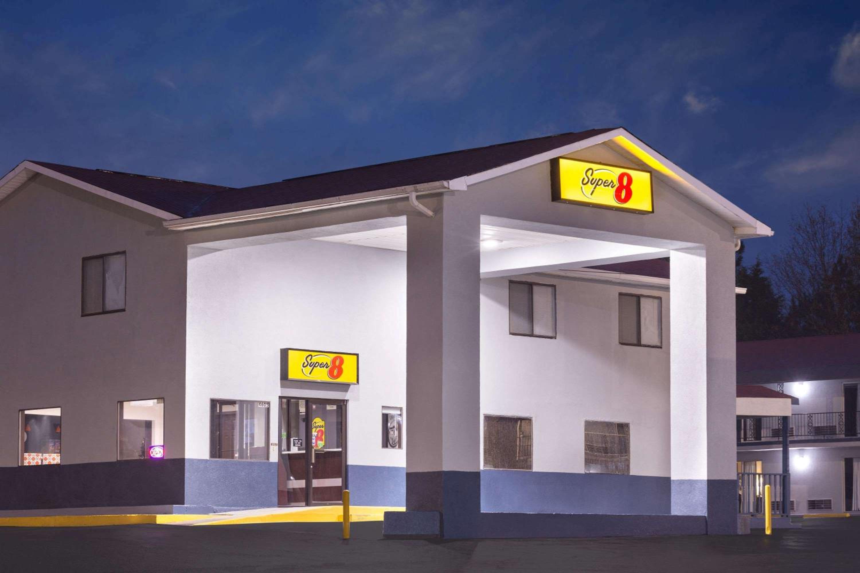 Super 8 by Wyndham Locust Grove view 2