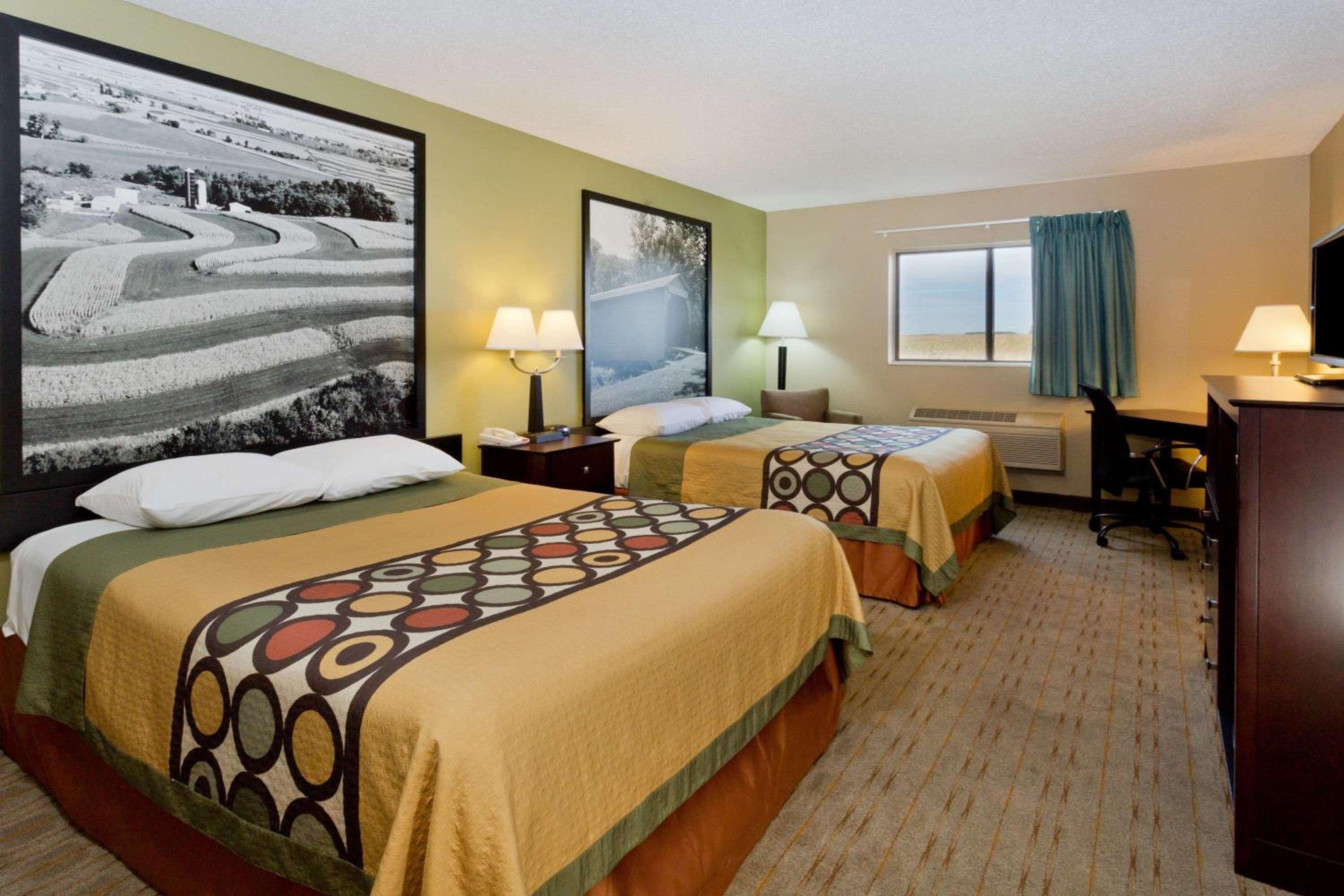 Super 8 by Wyndham Rochelle view 4