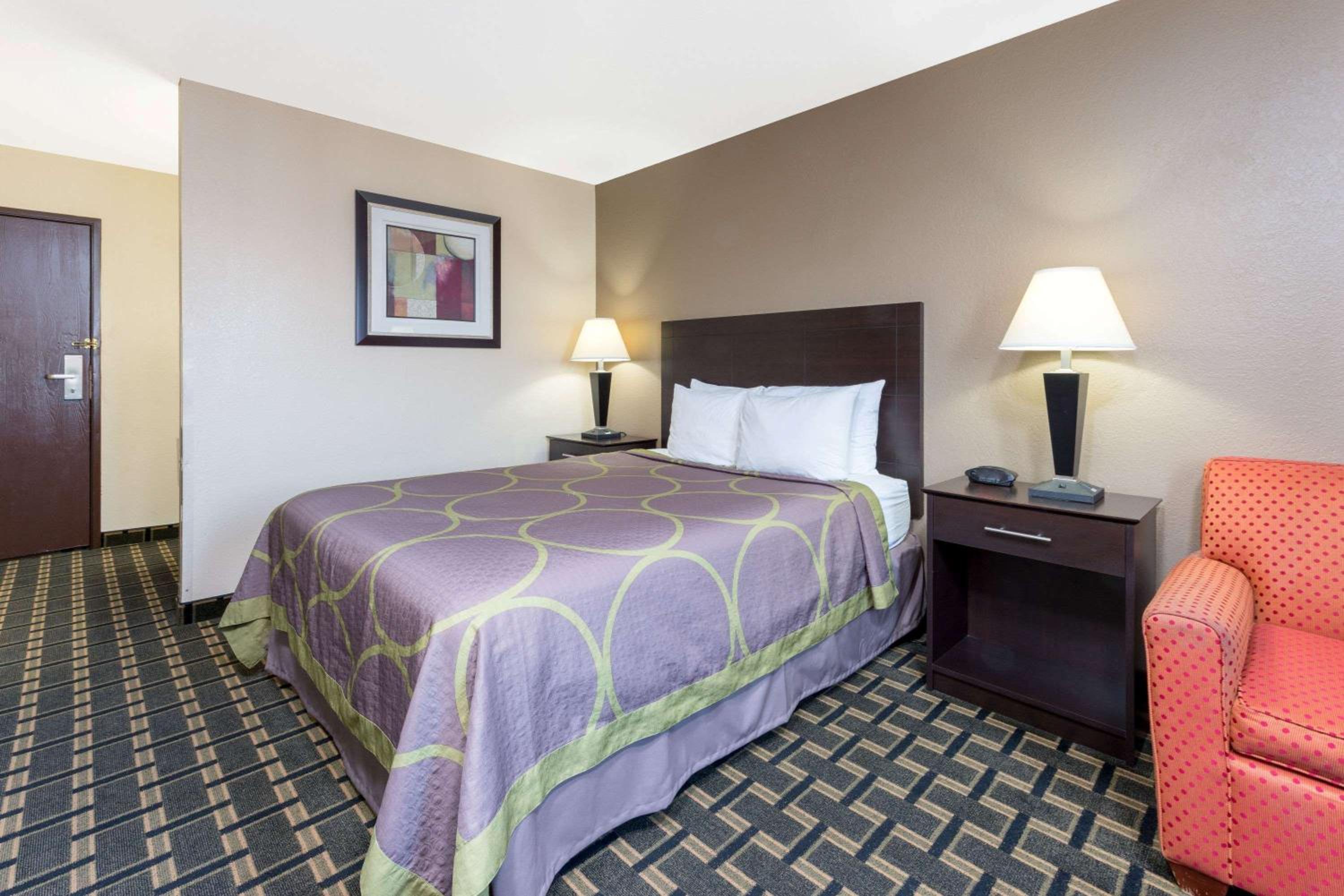 Springfield Vacations - Super 8 by Wyndham Springfield East - Property Image 9