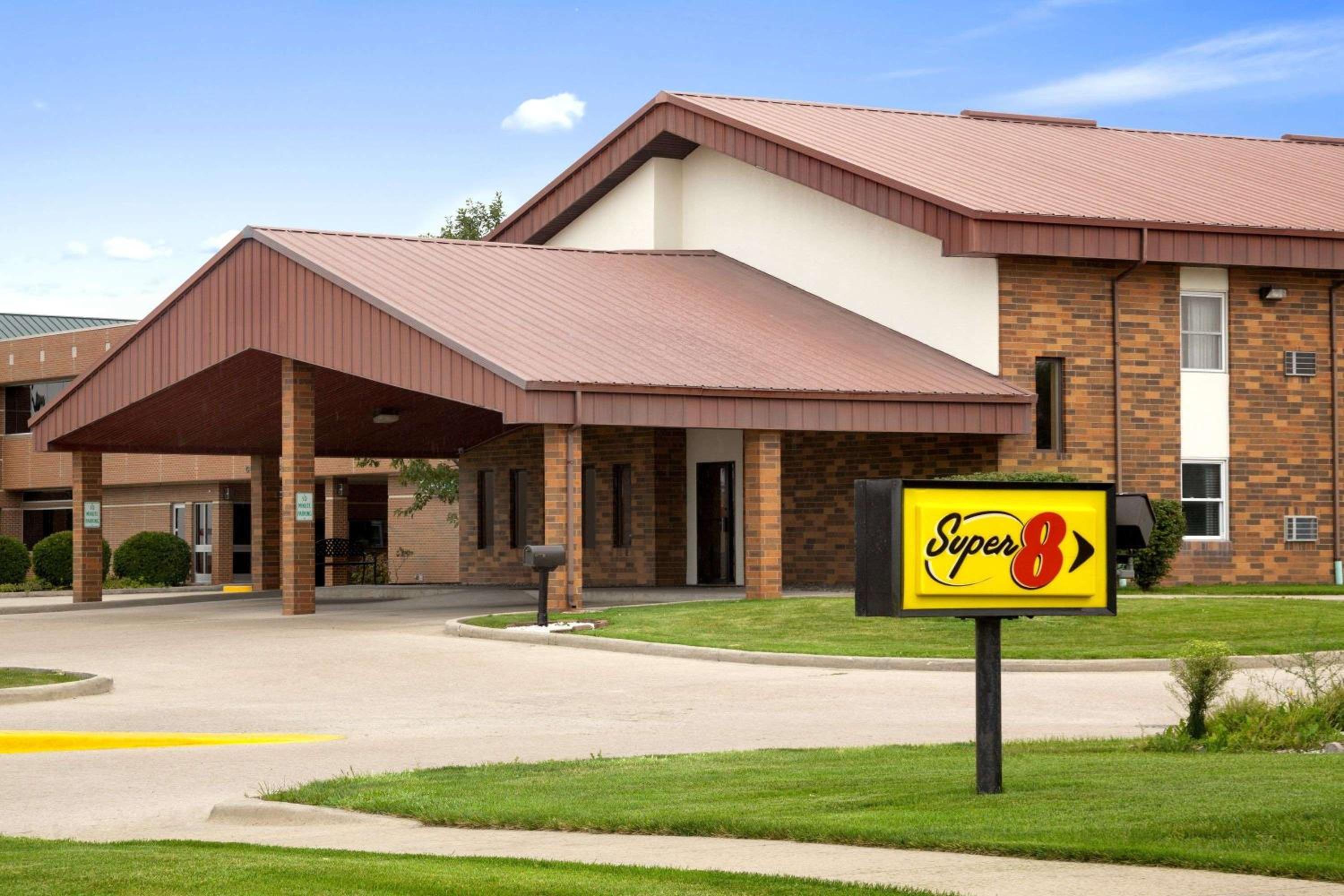Super 8 by Wyndham Tuscola view 2
