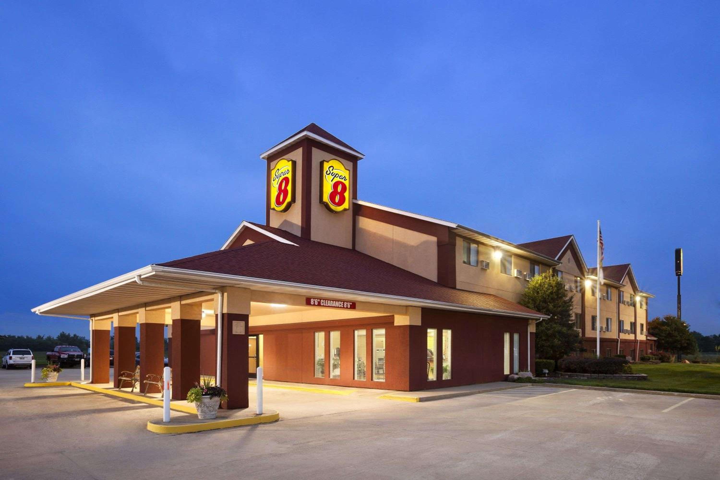 Super 8 by Wyndham Salem view 2
