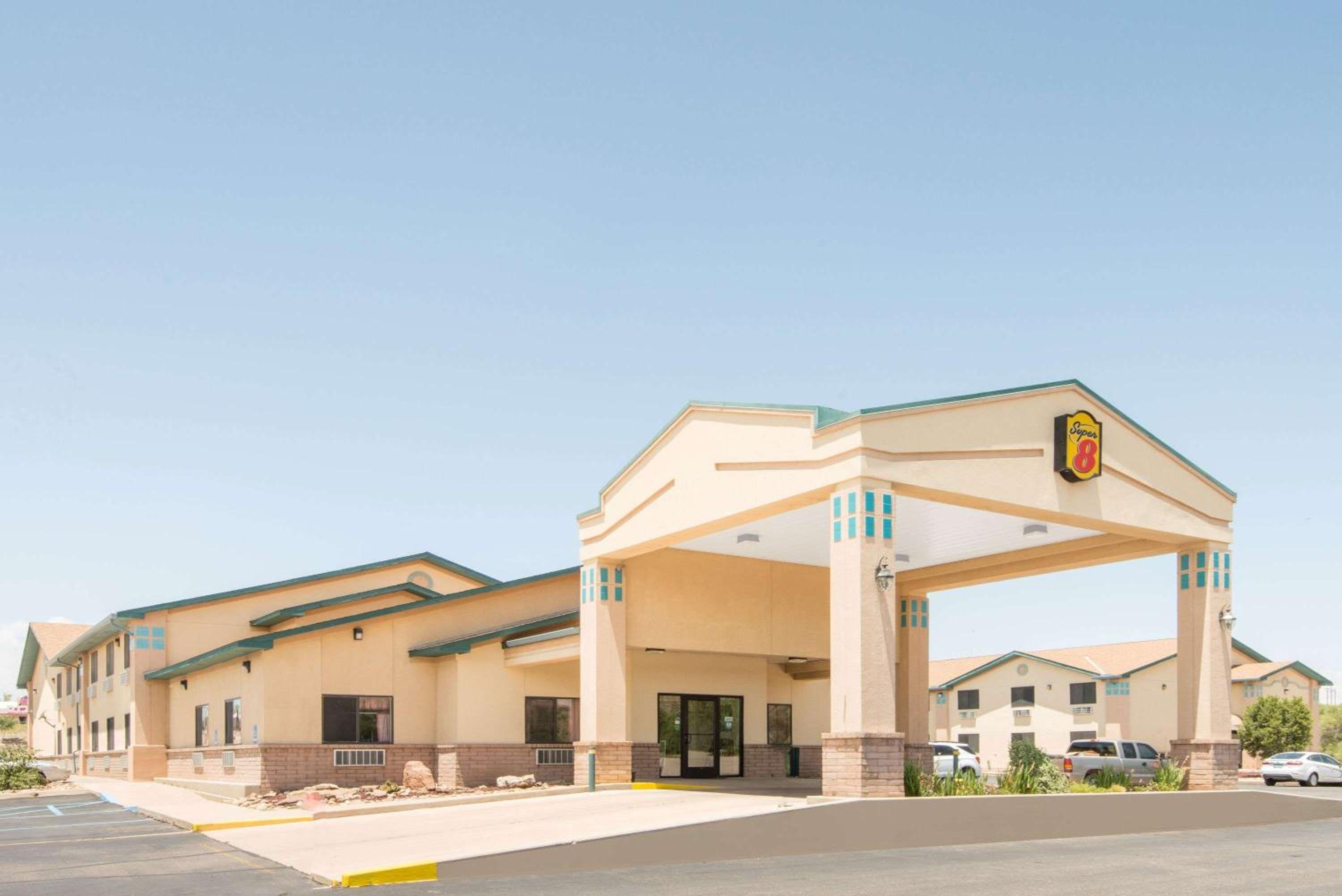 Santa Rosa Vacations - Super 8 by Wyndham Santa Rosa - Property Image 1