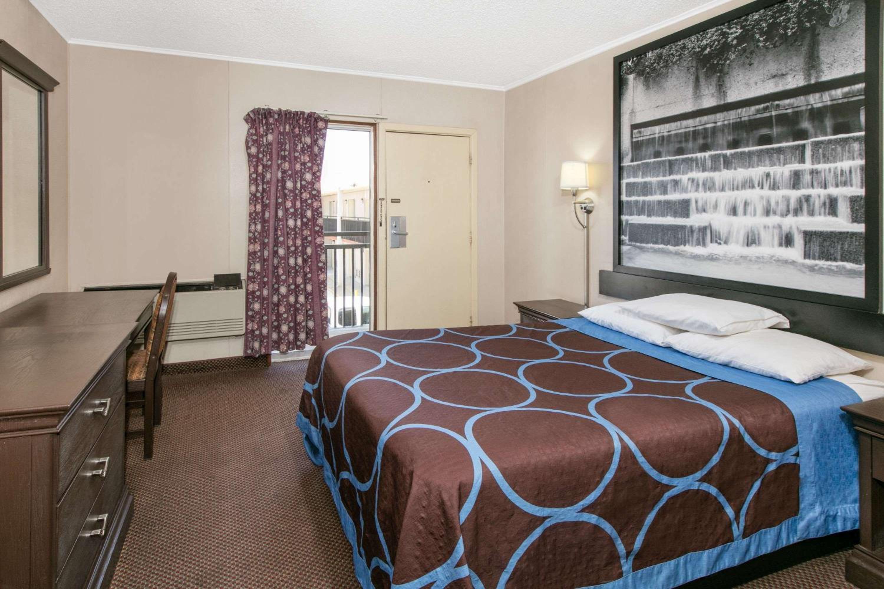 Super 8 by Wyndham Lubbock Civic Center North view 5
