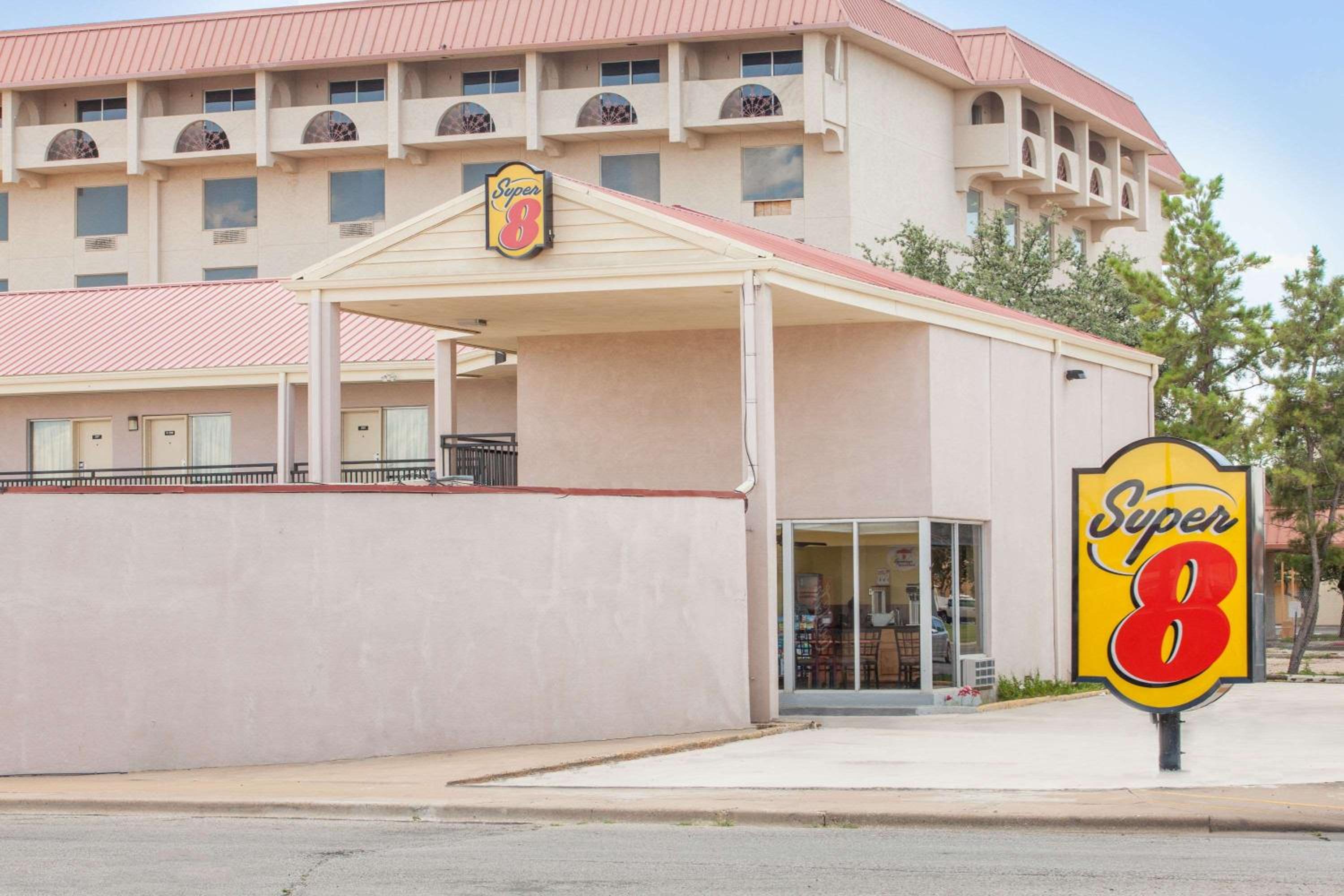 Super 8 by Wyndham Lubbock Civic Center North view 2