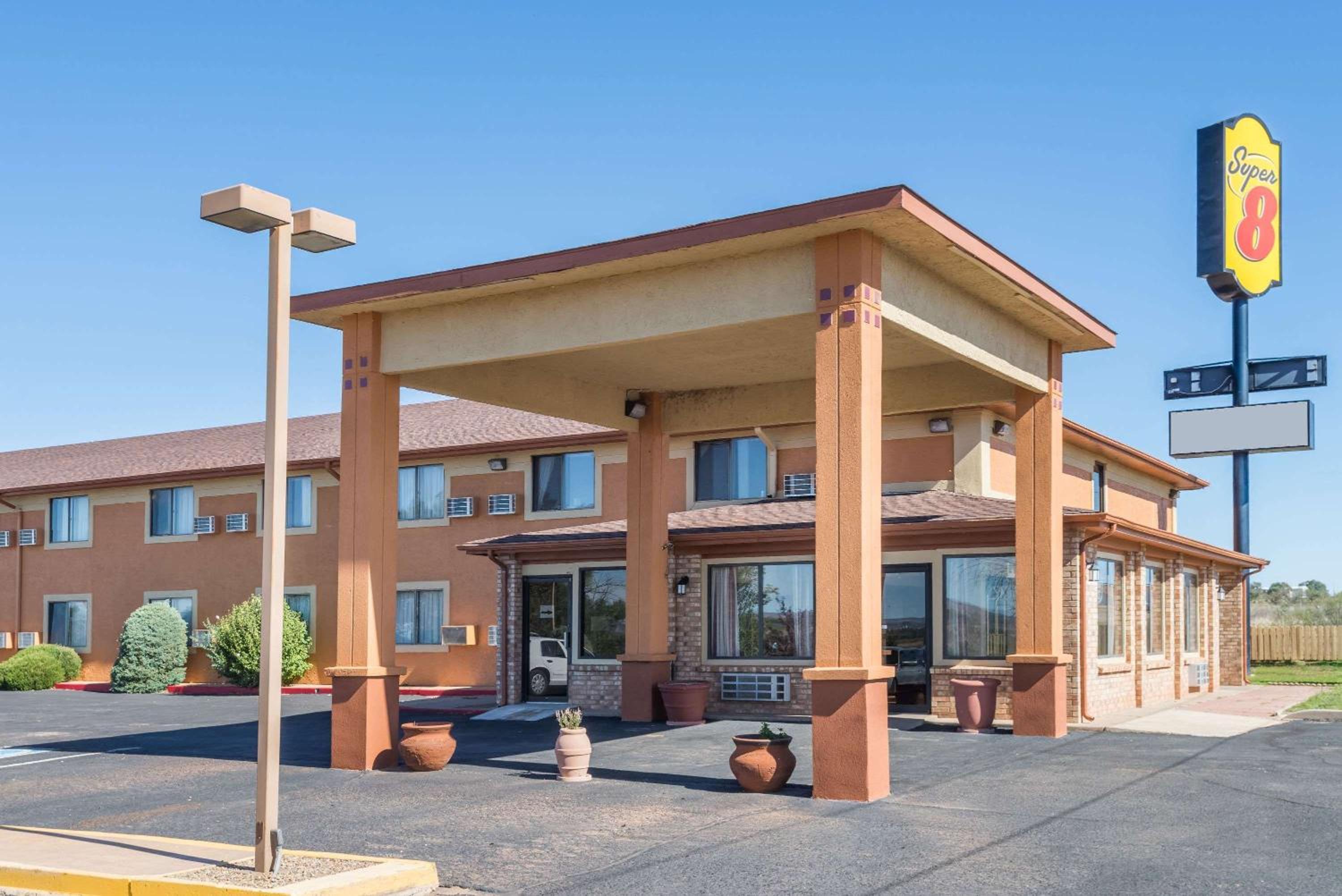 Tucumcari Vacations - Super 8 by Wyndham Tucumcari - Property Image 2