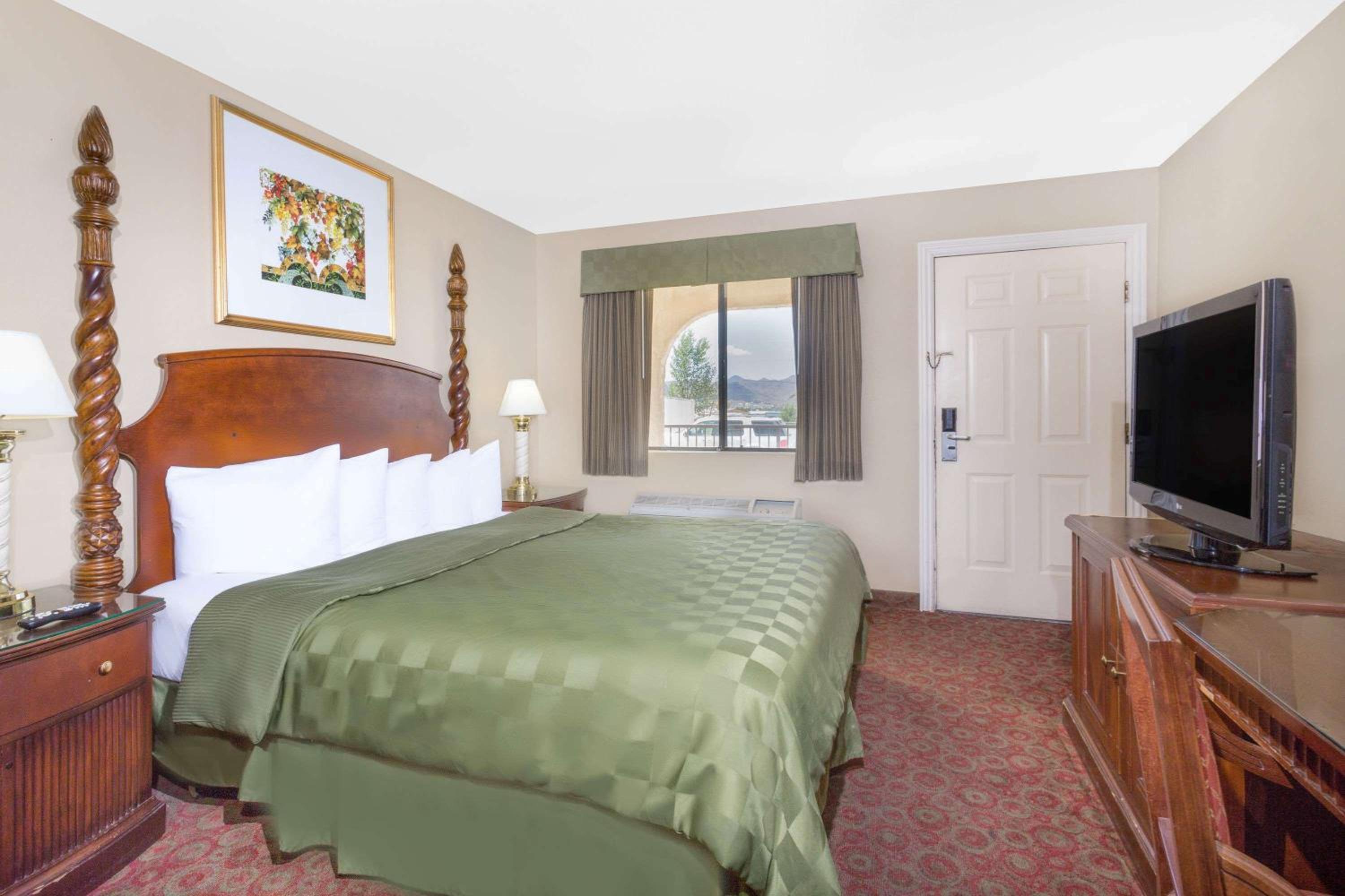 Kingman Vacations - Days Inn by Wyndham Kingman East - Property Image 2