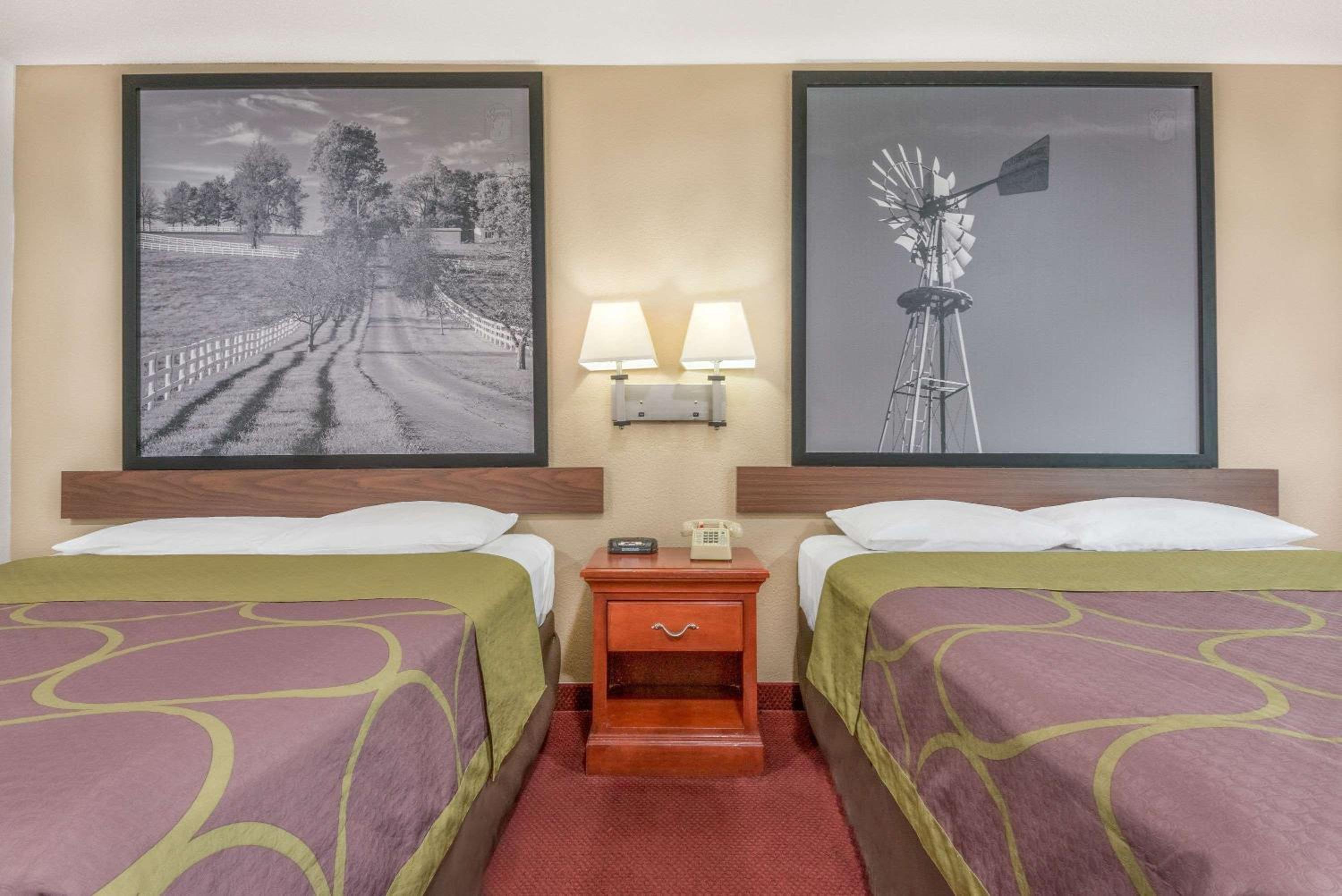 Super 8 by Wyndham Vincennes
