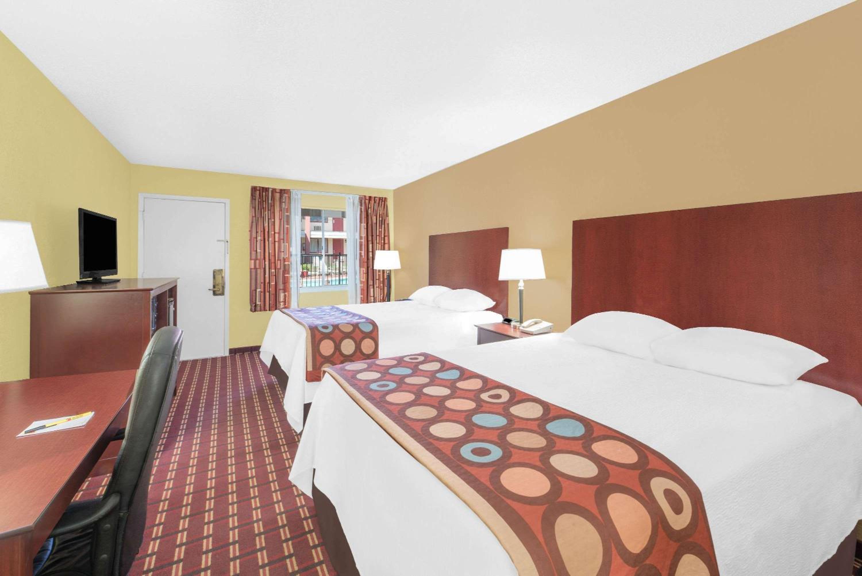 Super 8 by Wyndham Kerrville TX view 3