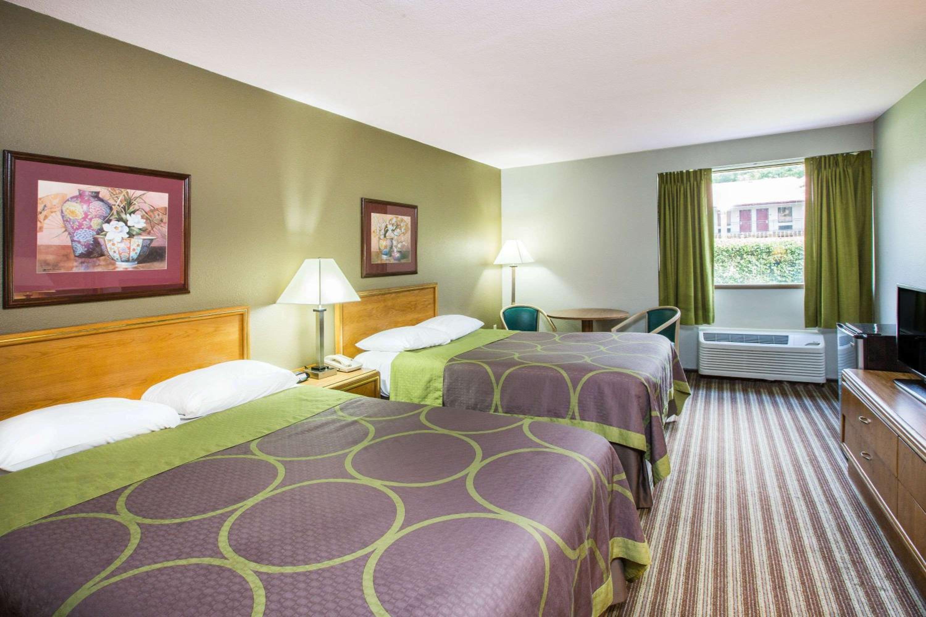 Oxford Vacations - Super 8 by Wyndham Oxford - Property Image 15