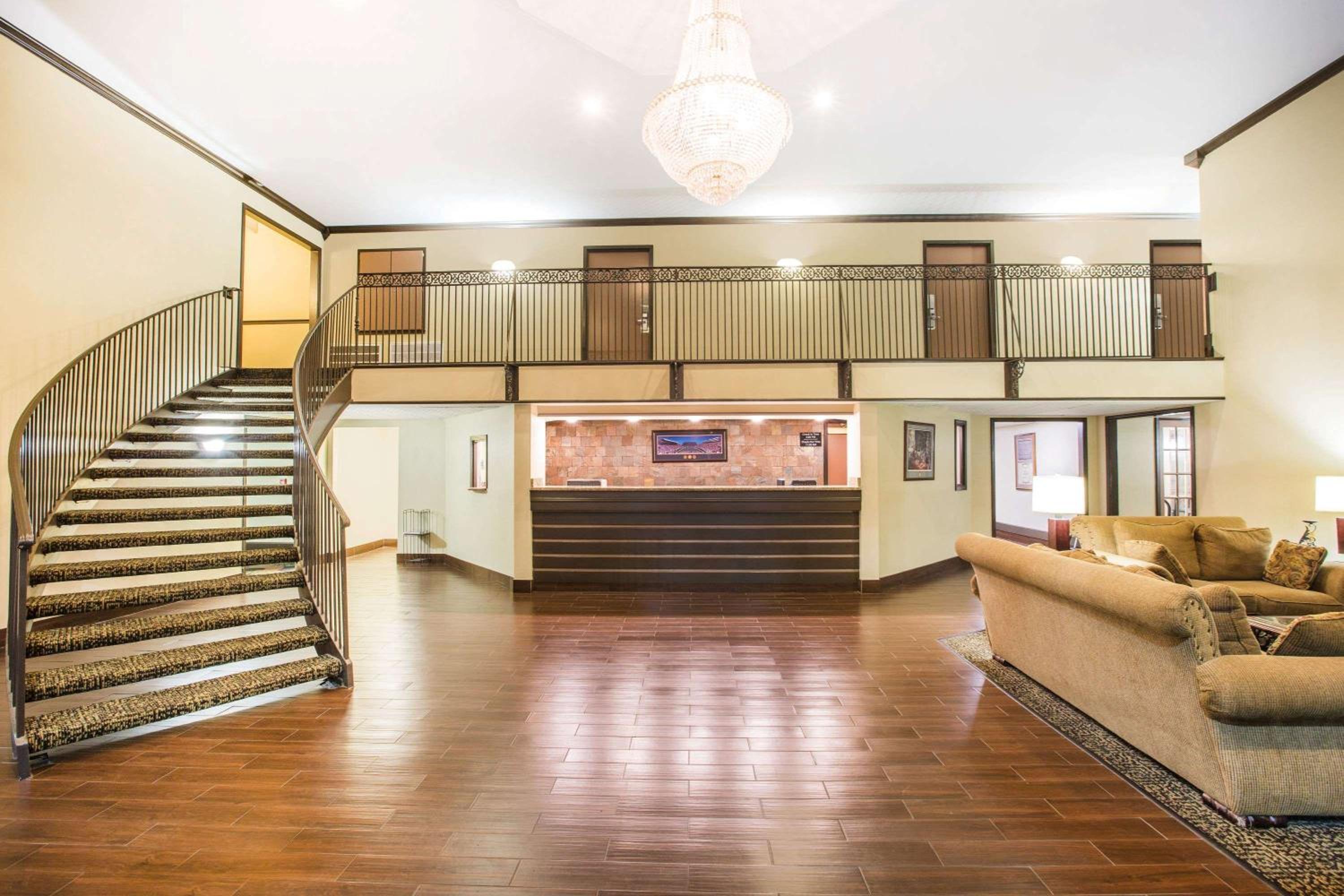 Oxford Vacations - Super 8 by Wyndham Oxford - Property Image 22