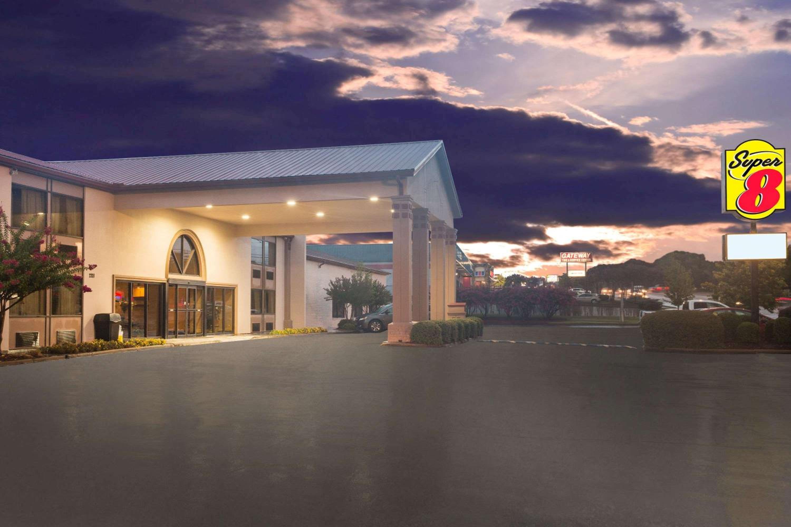 Batesville Vacations - Super 8 by Wyndham Oxford - Property Image 1