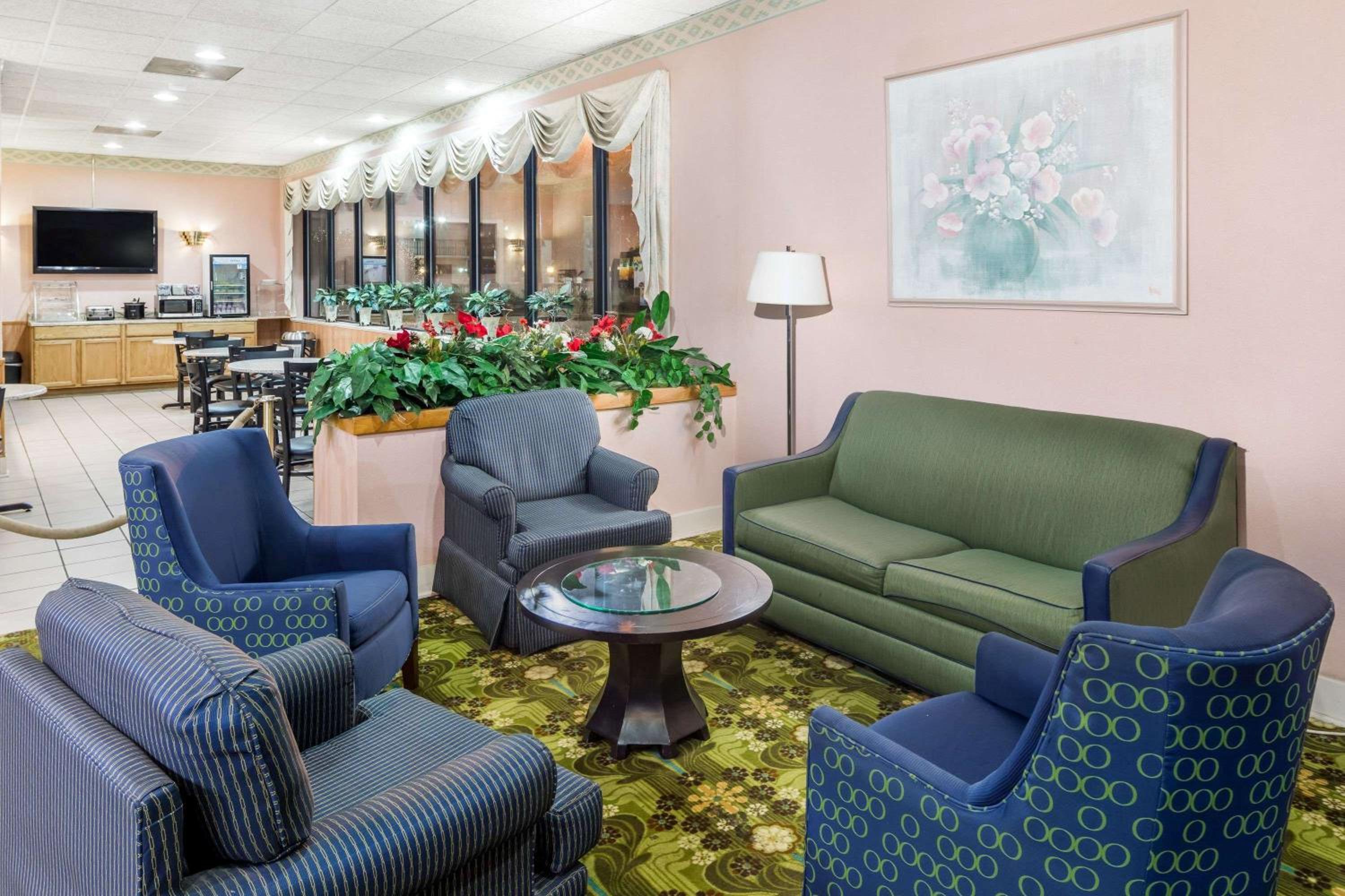 Days Inn by Wyndham Walterboro view 2