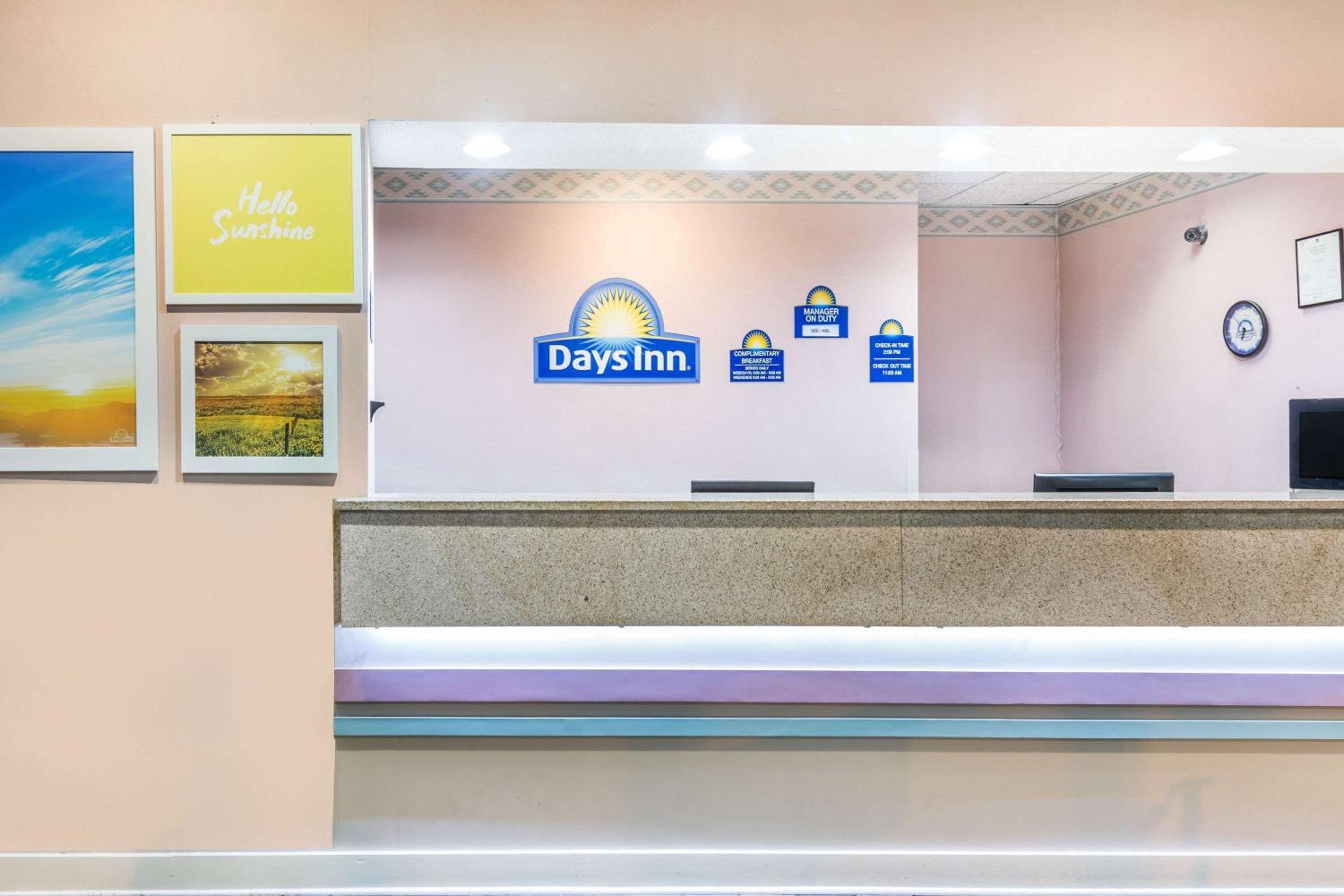 Days Inn by Wyndham Walterboro view 3
