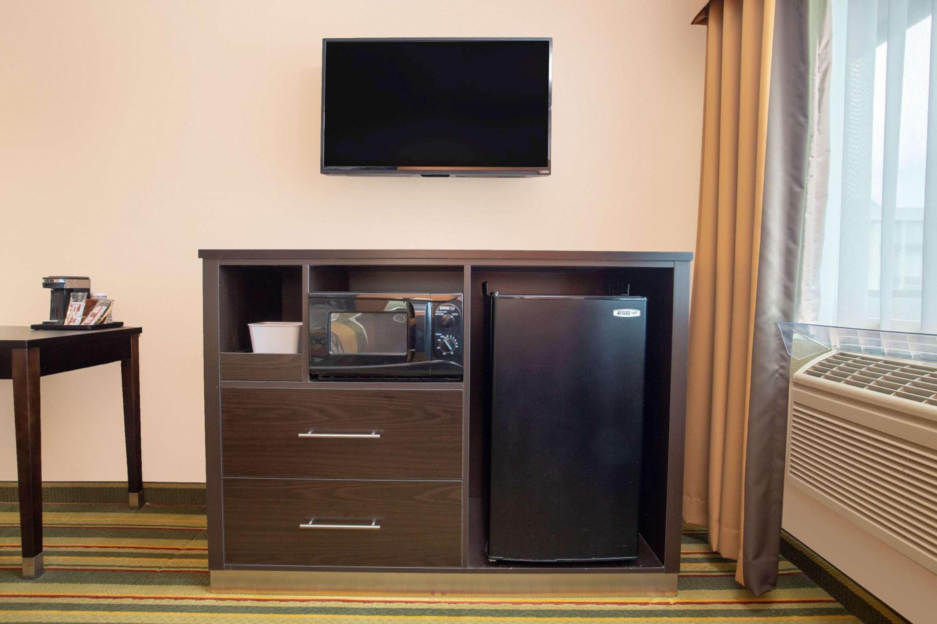 Chico Vacations - Super 8 by Wyndham Chico - Property Image 25