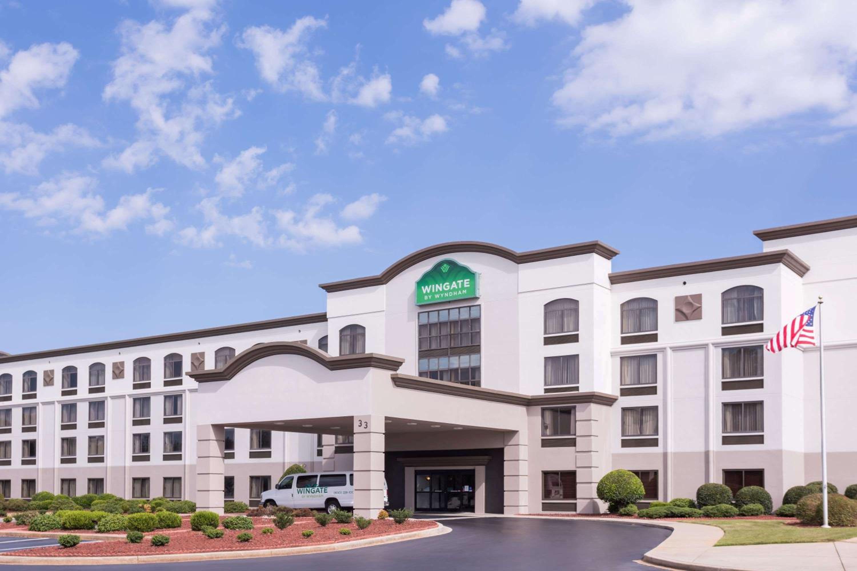 Hotel Wingate by Wyndham Greenville Airport - Image 1