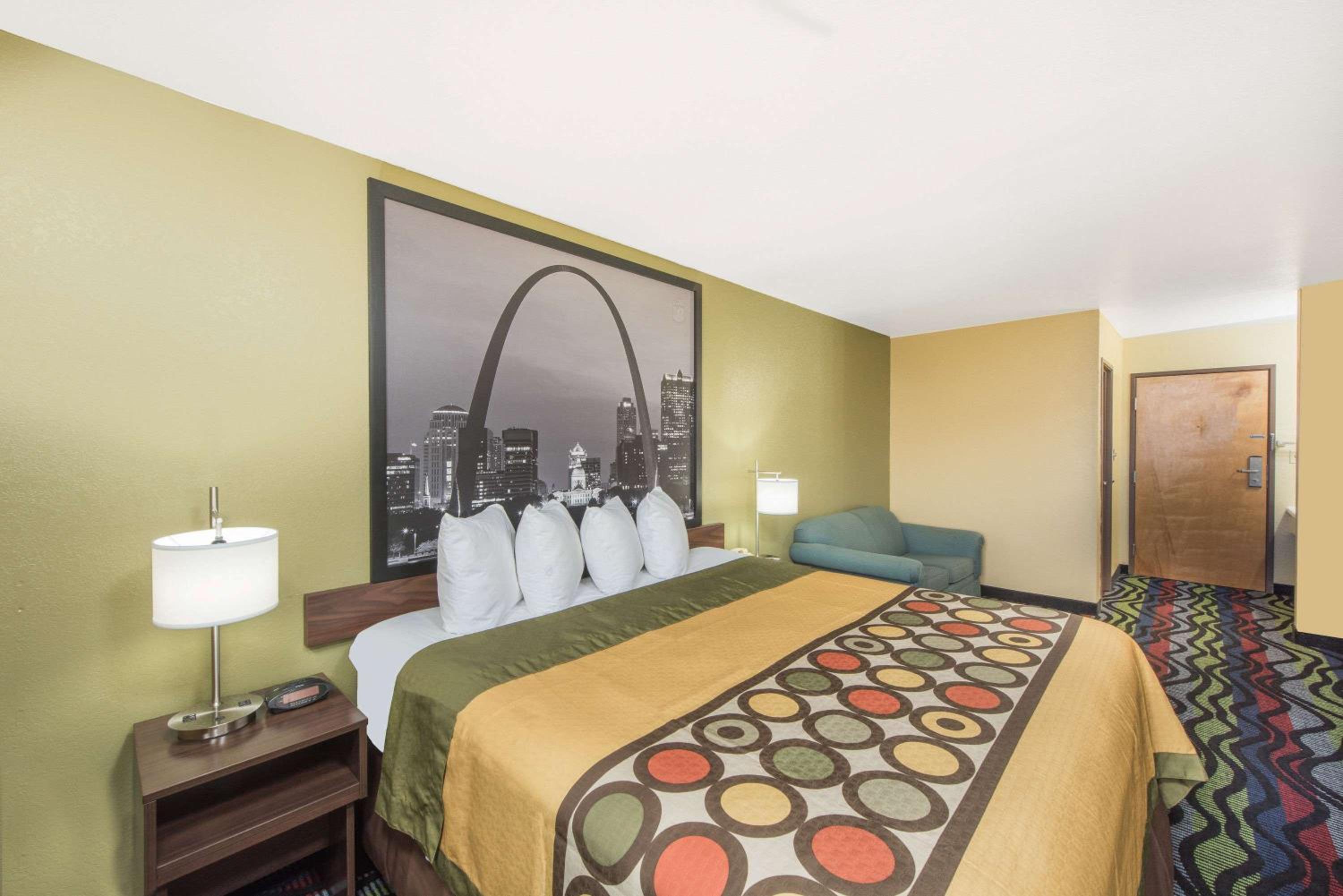 Farmington Vacations - Super 8 by Wyndham Farmington - Property Image 22