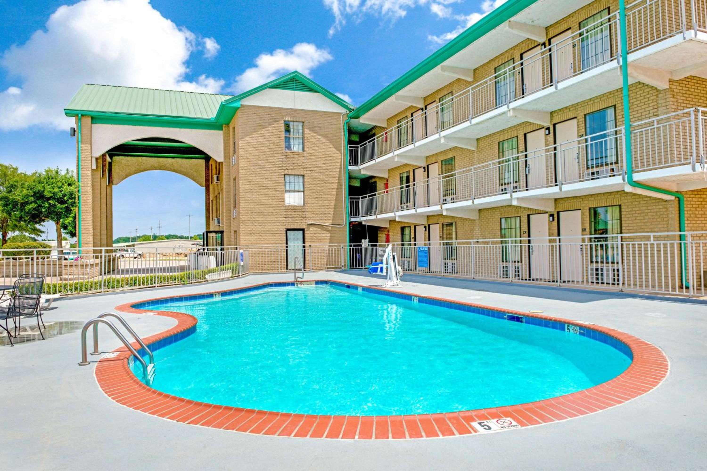 Super 8 by Wyndham Lakeland view 5