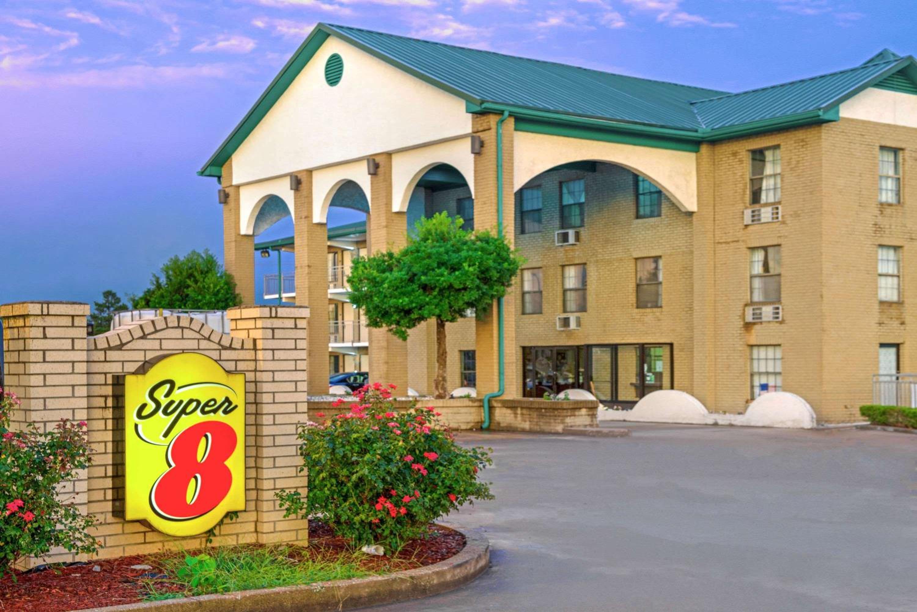 Super 8 by Wyndham Lakeland view 2