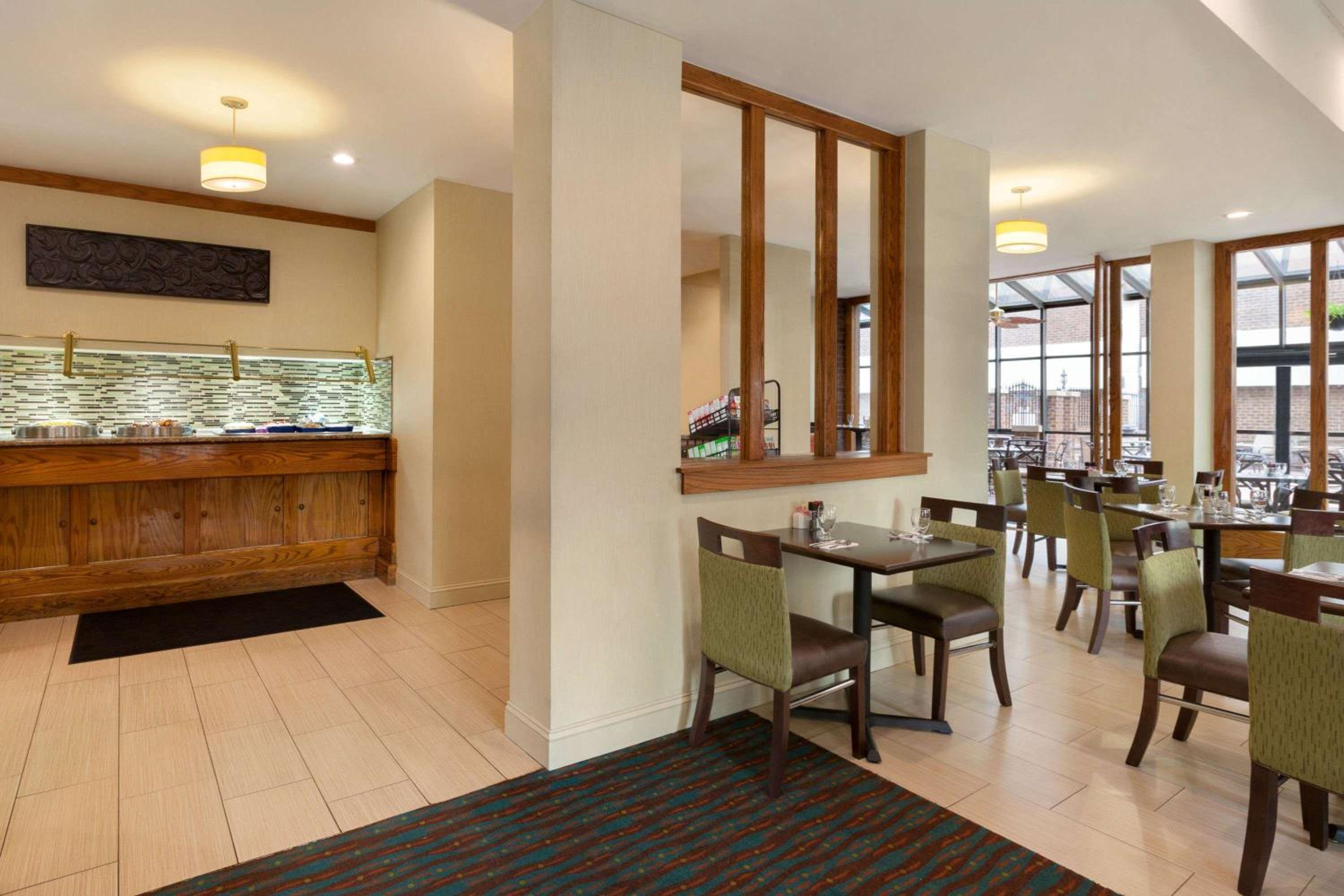 Days Inn by Wyndham Baltimore Inner Harbor - Property Image 5
