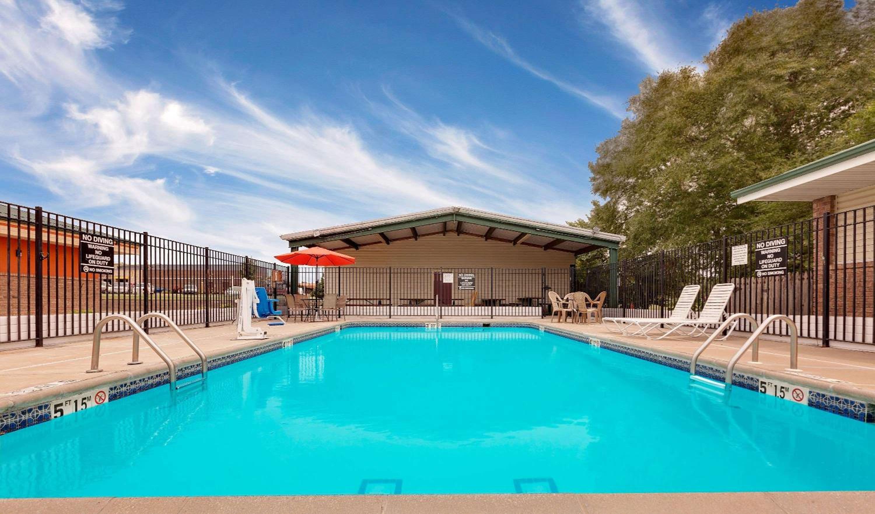 Super 8 by Wyndham Siloam Springs view 5