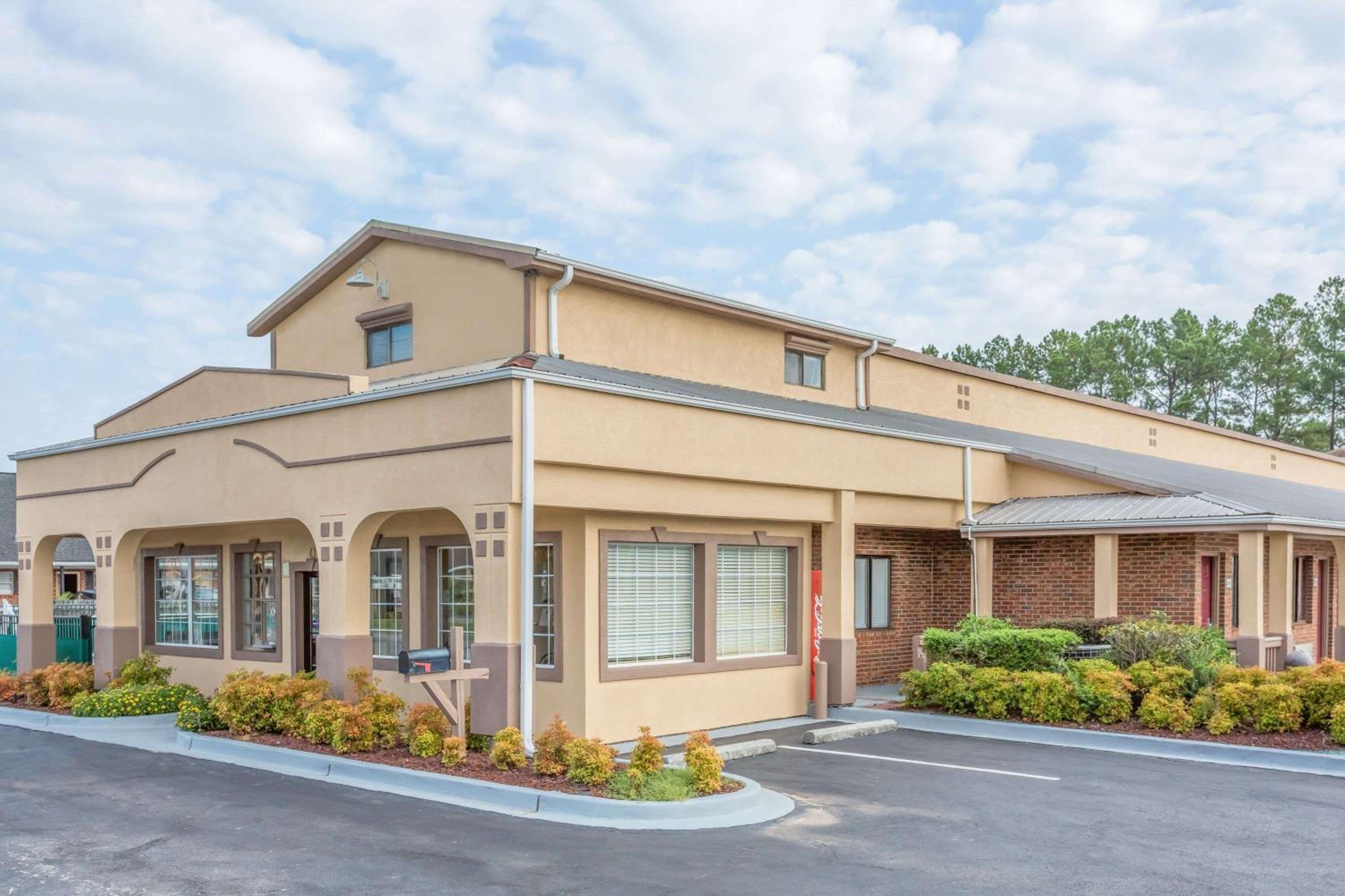 Super 8 by Wyndham Santee/I-95 view 2