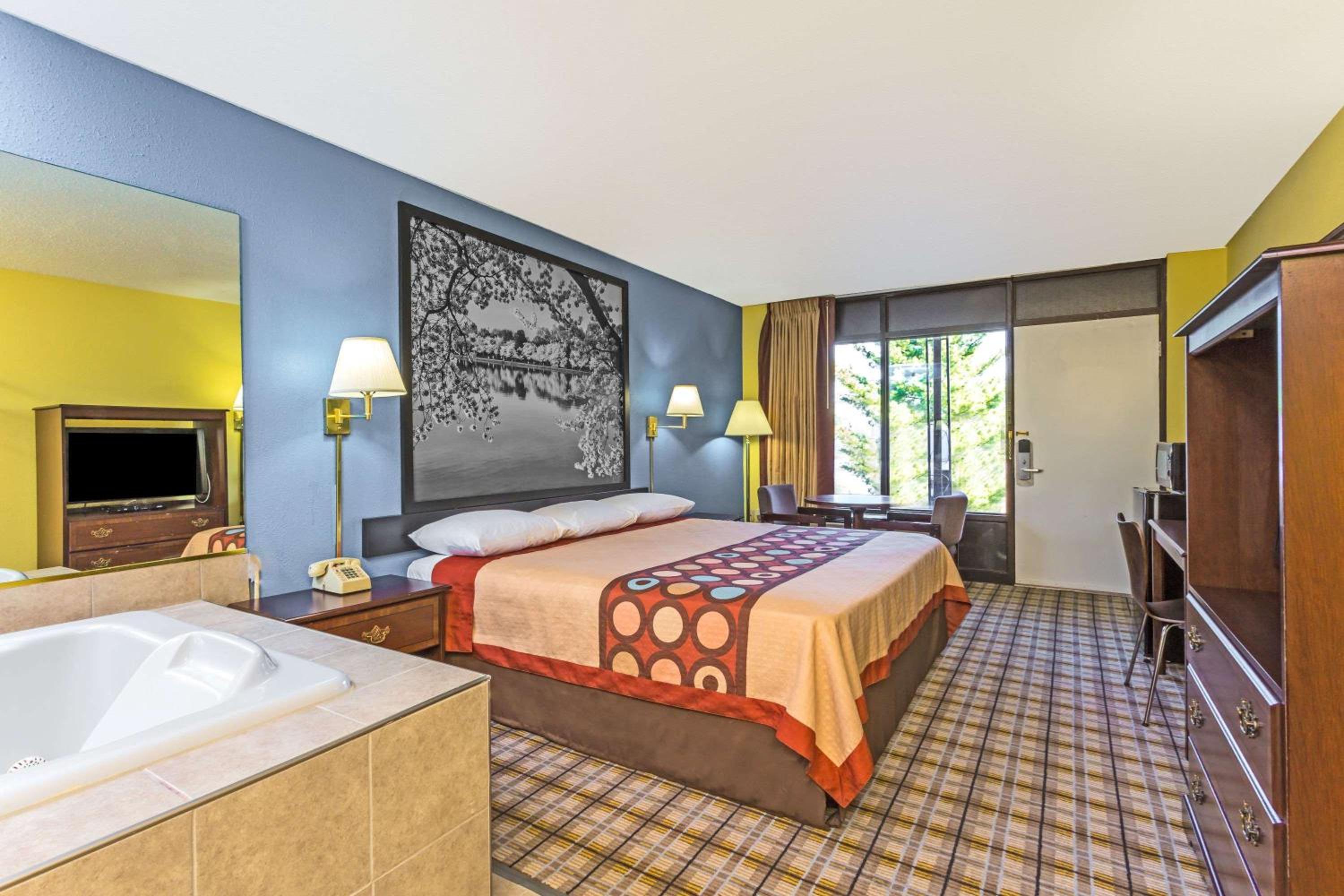 Jessup Vacations - Super 8 by Wyndham Jessup/Baltimore Area - Property Image 13