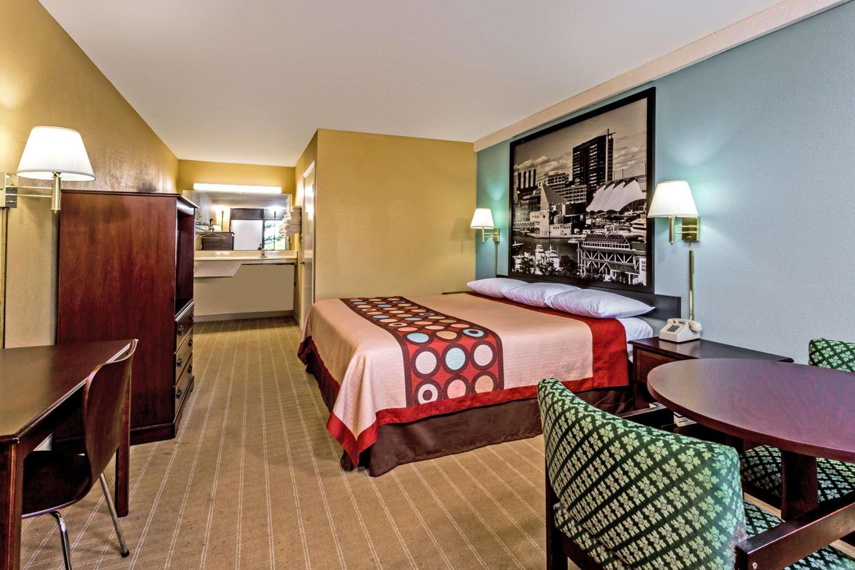Jessup Vacations - Super 8 by Wyndham Jessup/Baltimore Area - Property Image 5