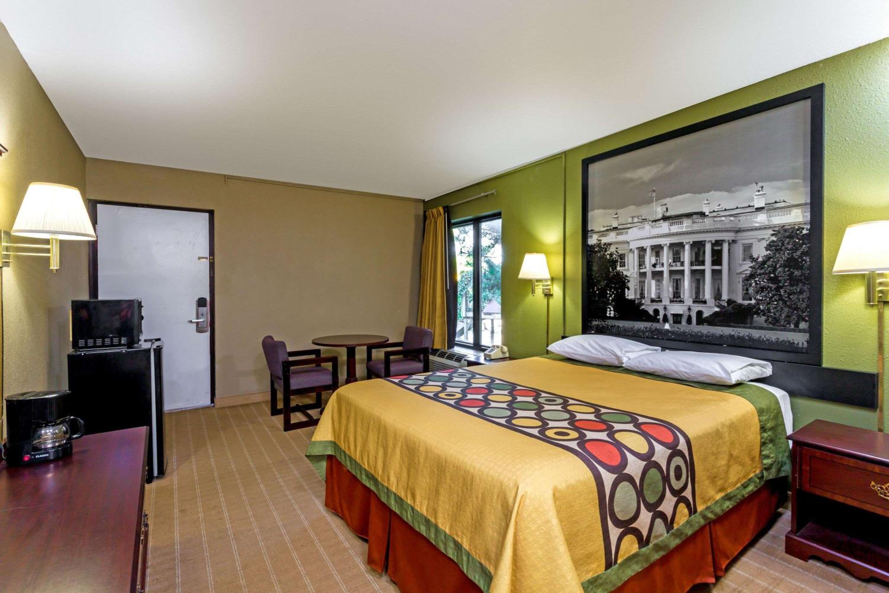 Jessup Vacations - Super 8 by Wyndham Jessup/Baltimore Area - Property Image 8