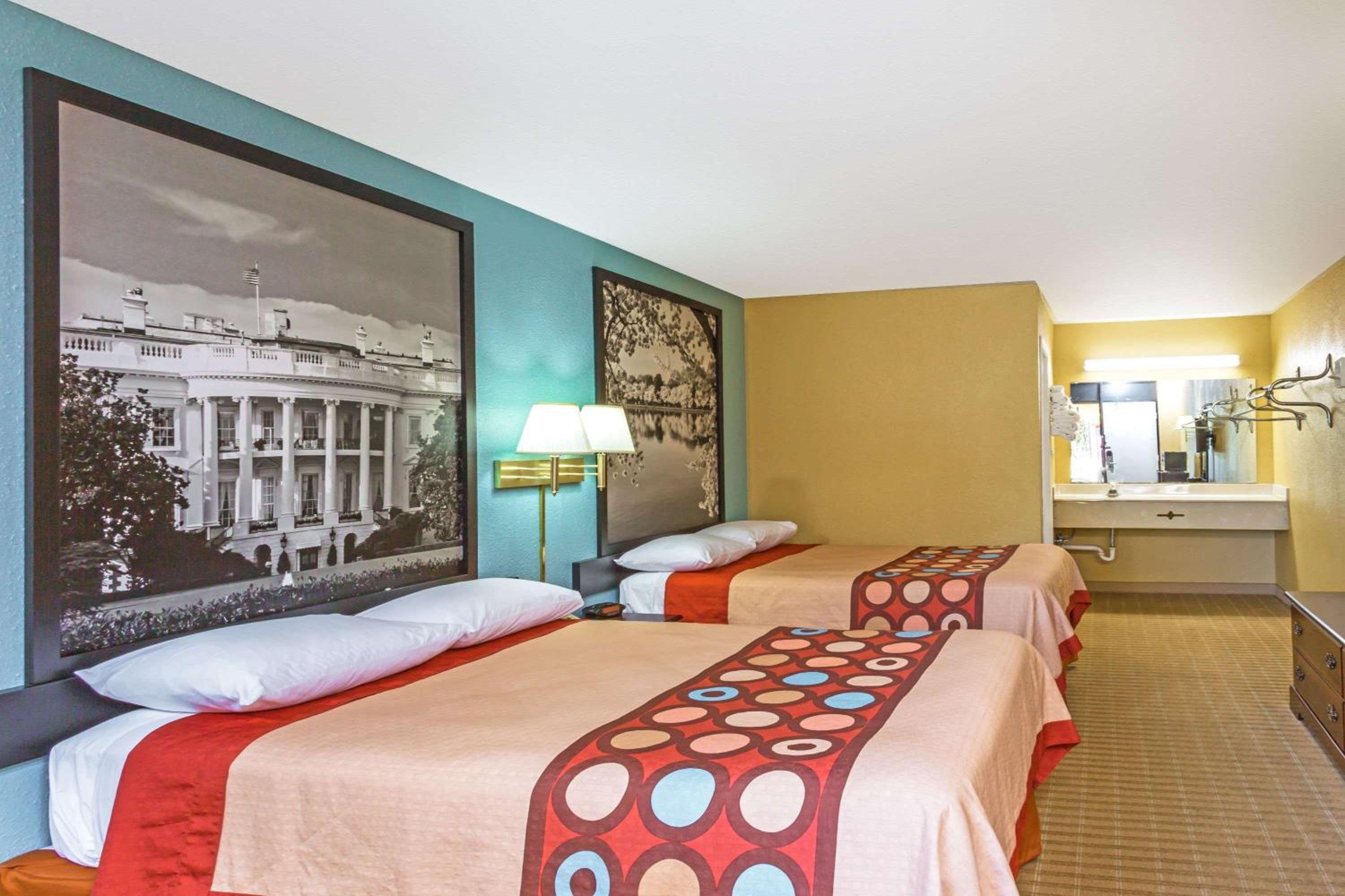 Jessup Vacations - Super 8 by Wyndham Jessup/Baltimore Area - Property Image 15
