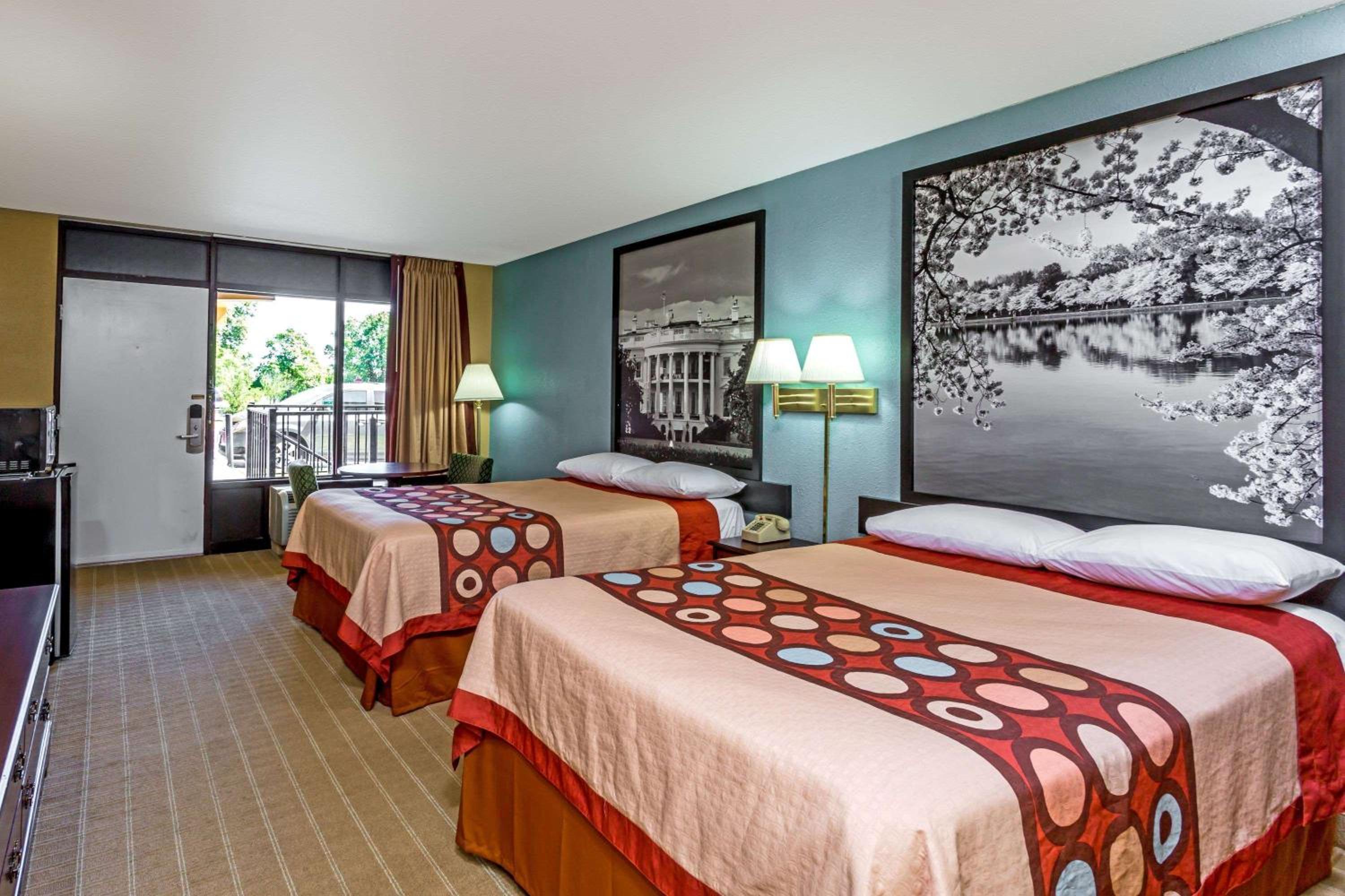 Jessup Vacations - Super 8 by Wyndham Jessup/Baltimore Area - Property Image 2