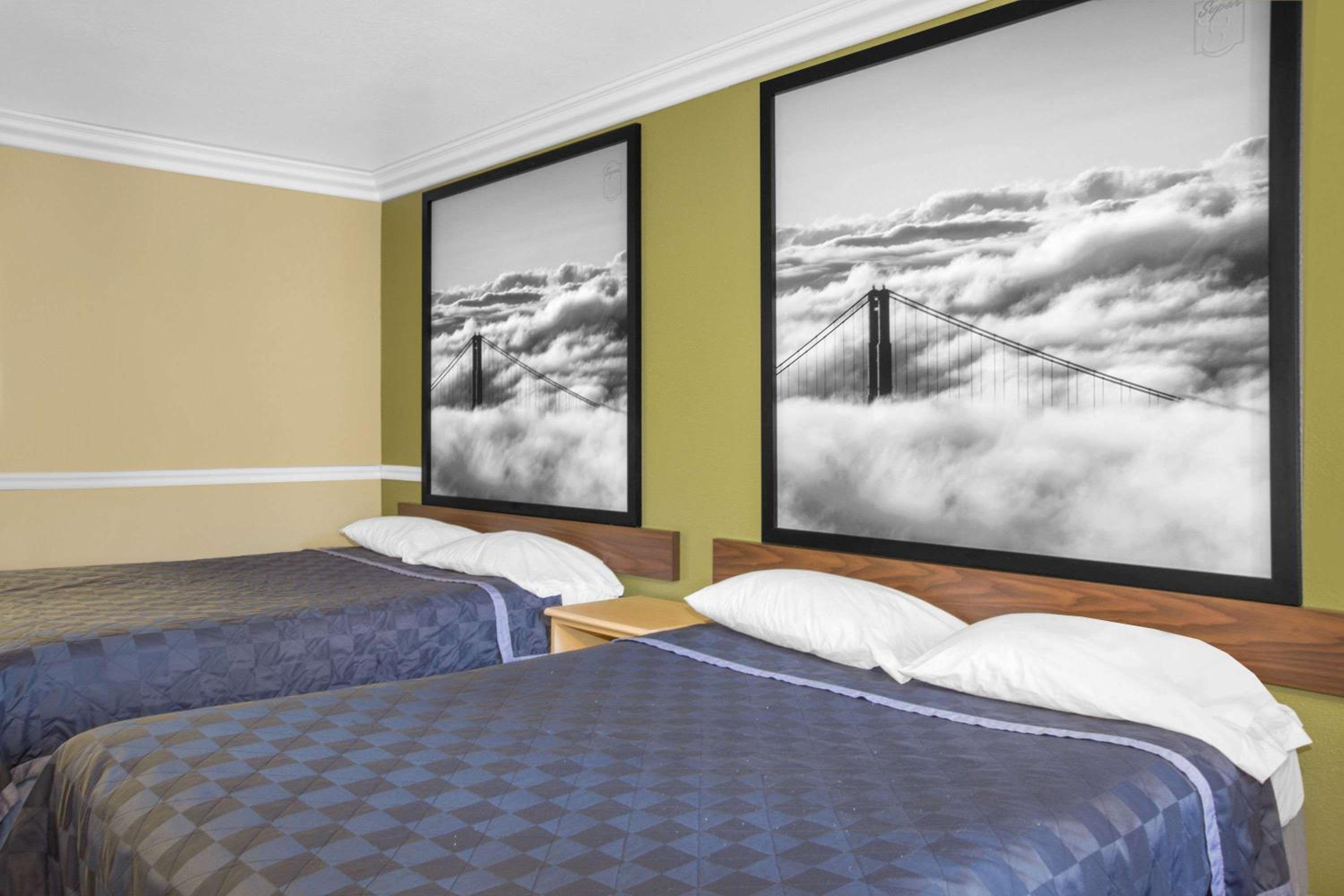 Super 8 by Wyndham Hayward Downtown view 5
