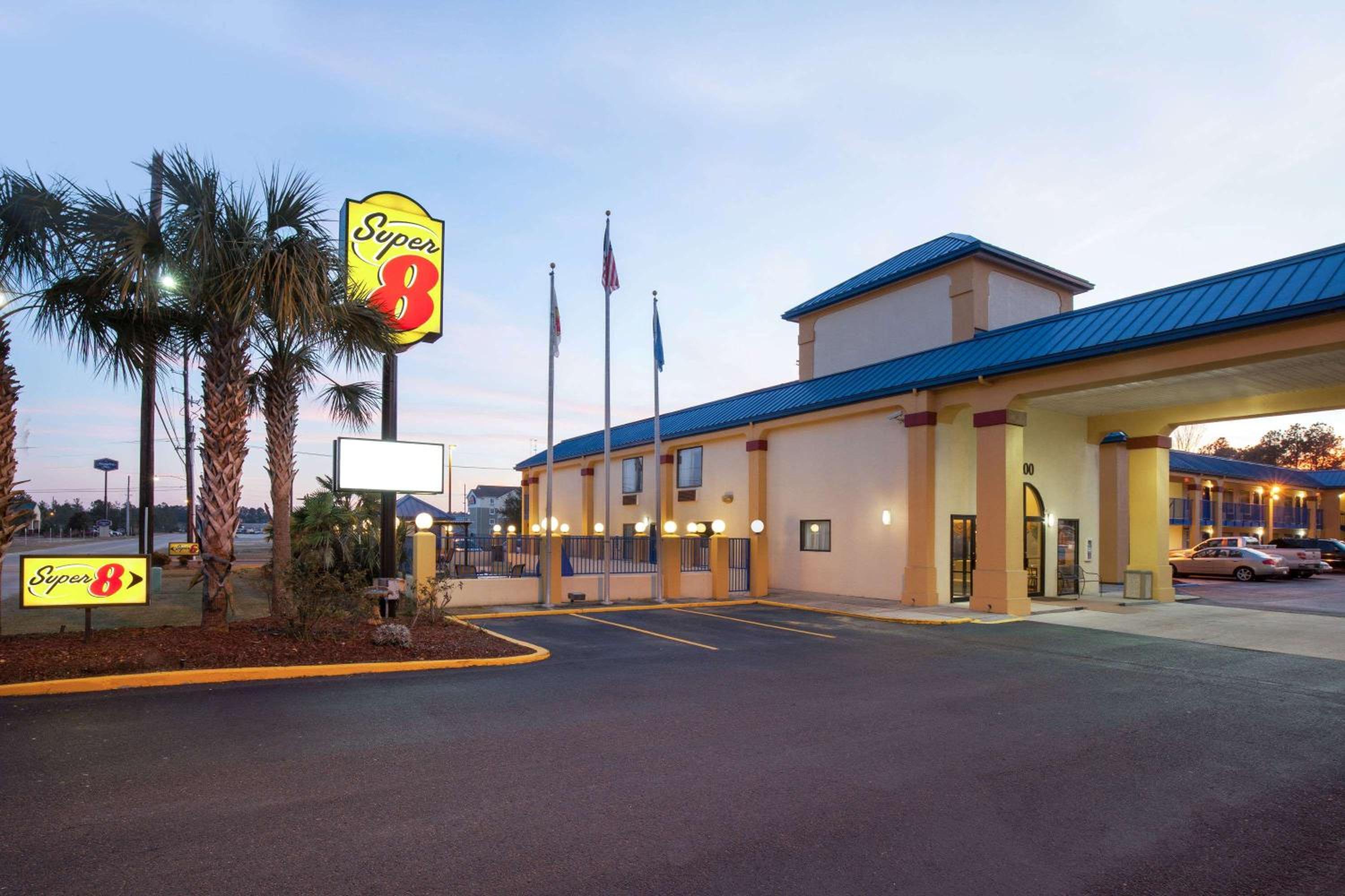 Super 8 by Wyndham Hammond view 3