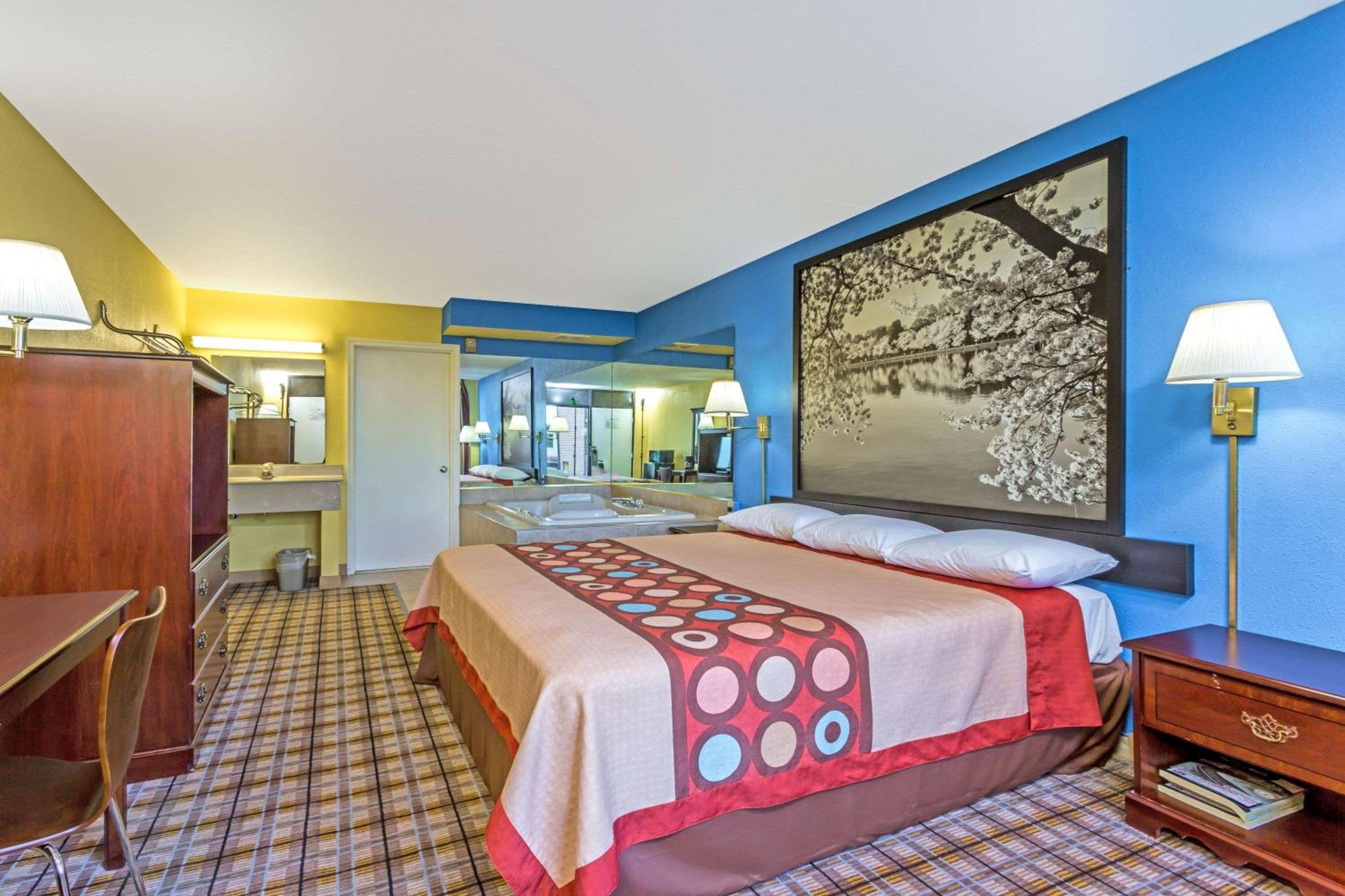 Jessup Vacations - Super 8 by Wyndham Jessup/Baltimore Area - Property Image 12