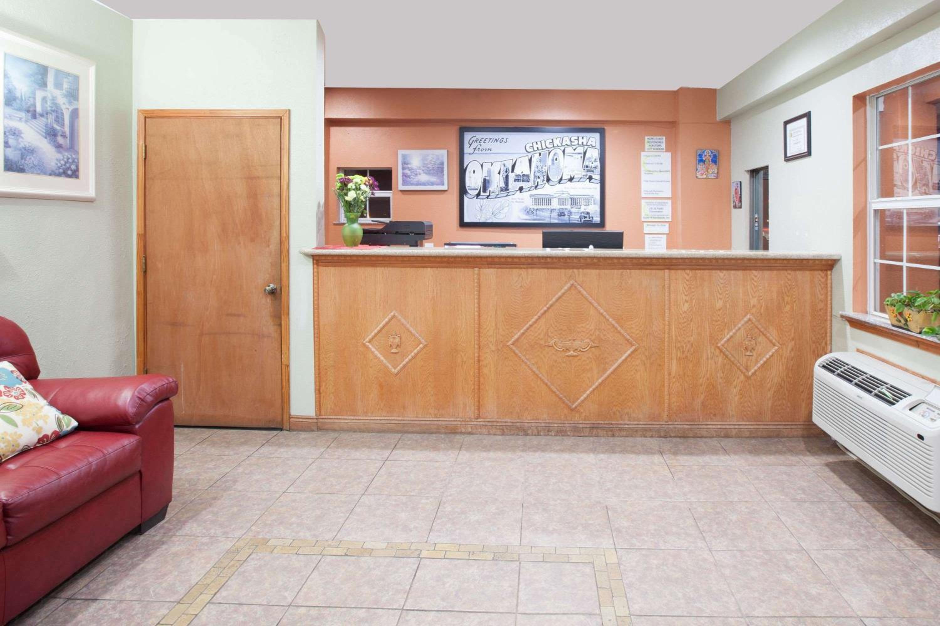 Super 8 by Wyndham Chickasha view 3