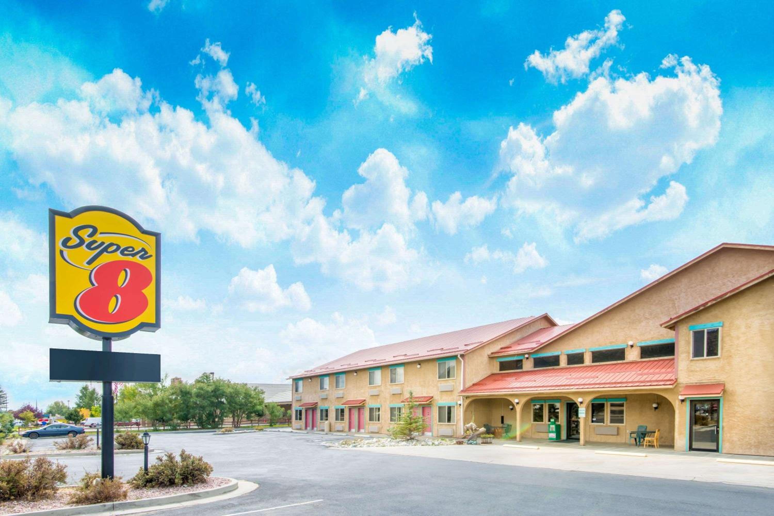 Orlando Vacations - Super 8 by Wyndham Buena Vista - Property Image 1