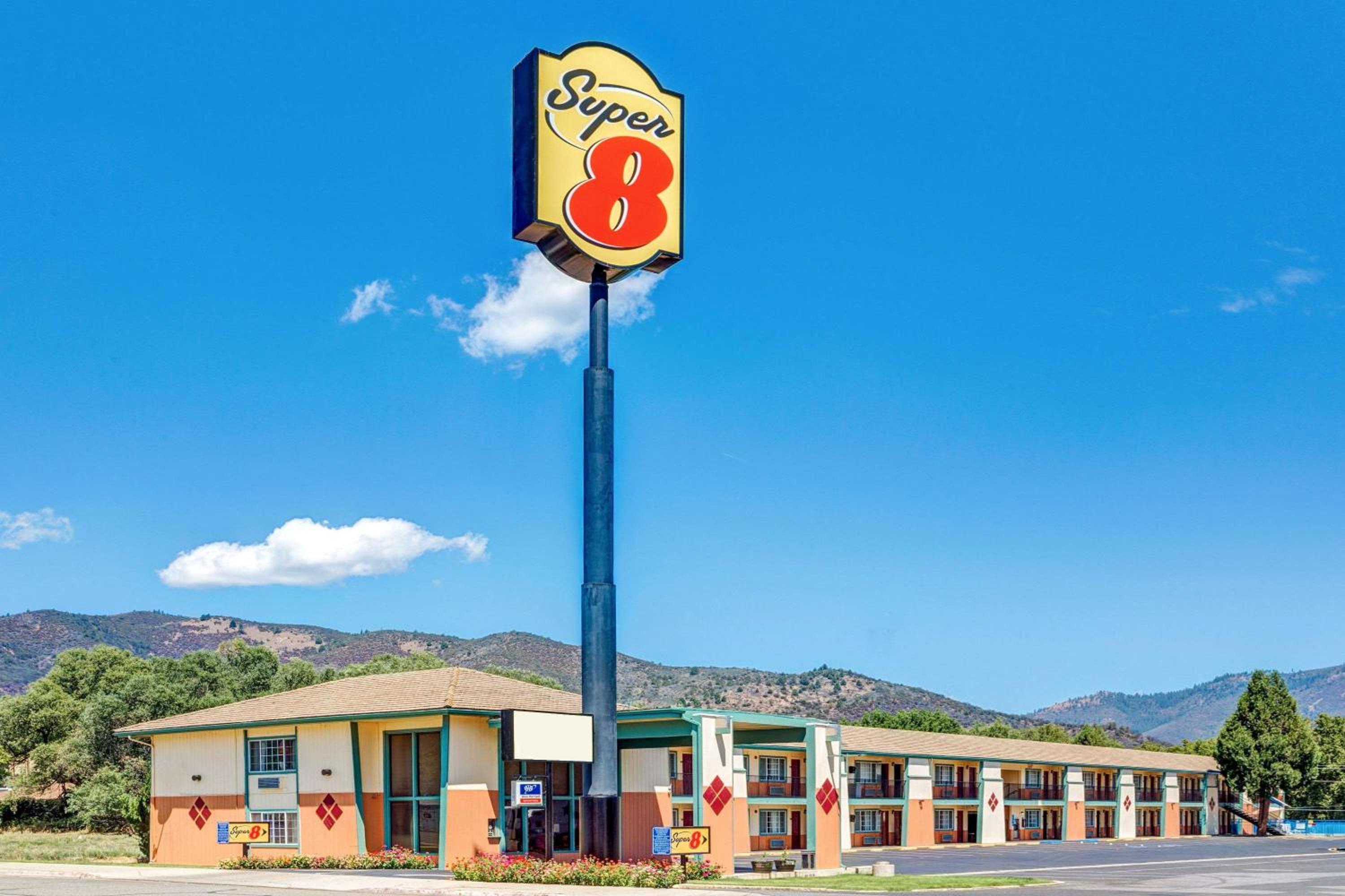 Yreka Vacations - Super 8 by Wyndham Yreka - Property Image 1