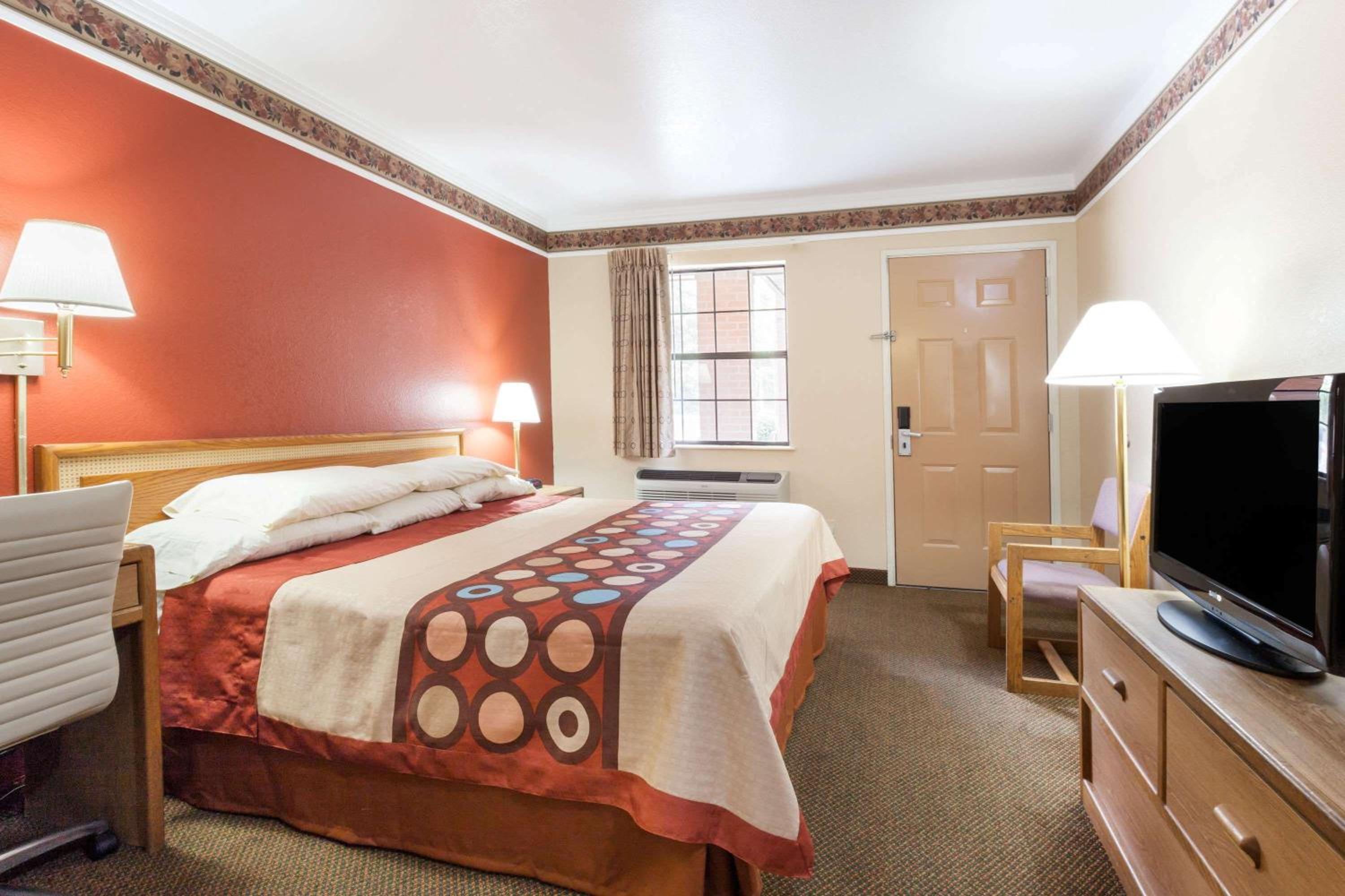 Super 8 by Wyndham Mount Vernon view 5