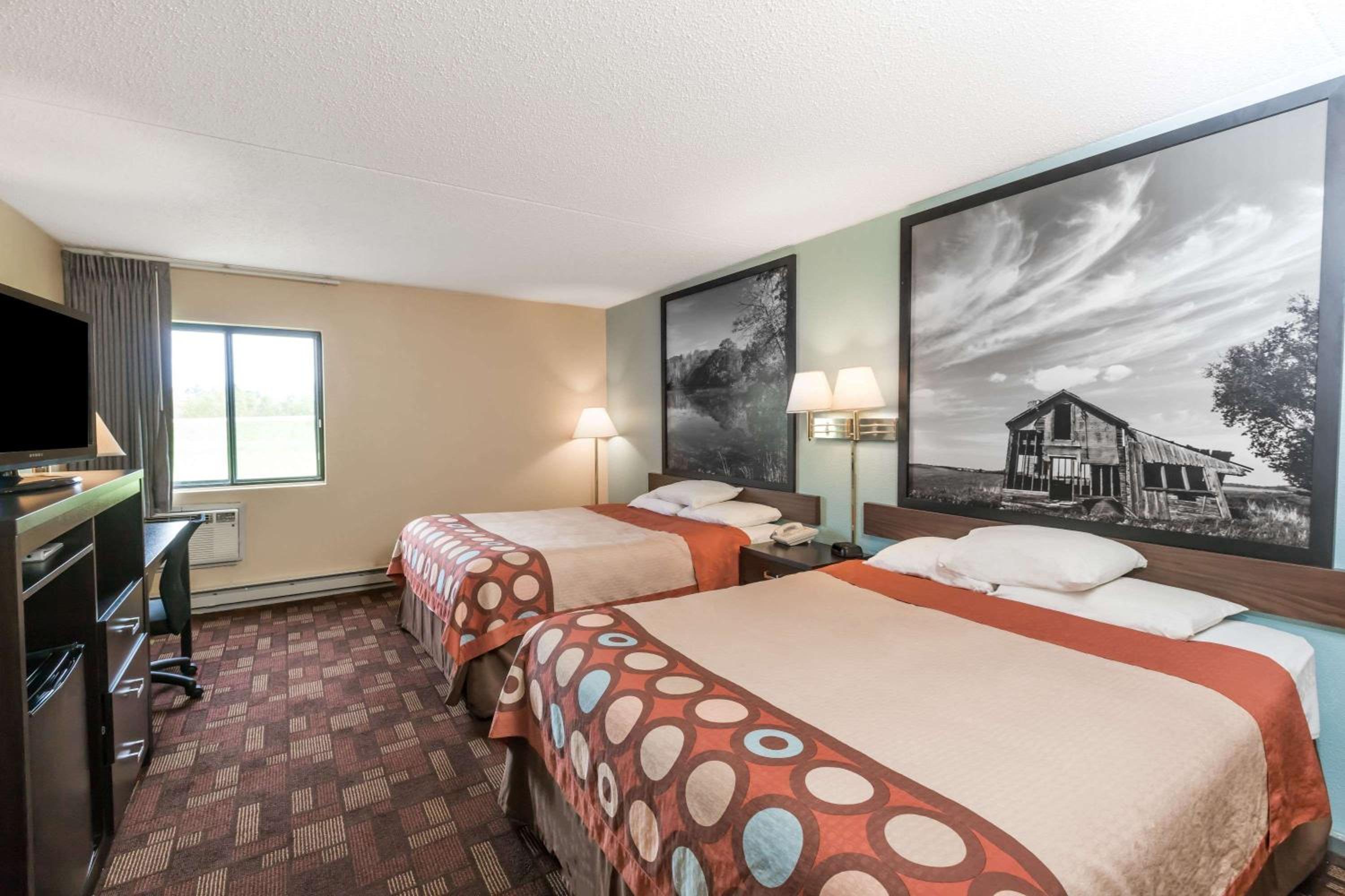Super 8 by Wyndham Luverne view 4