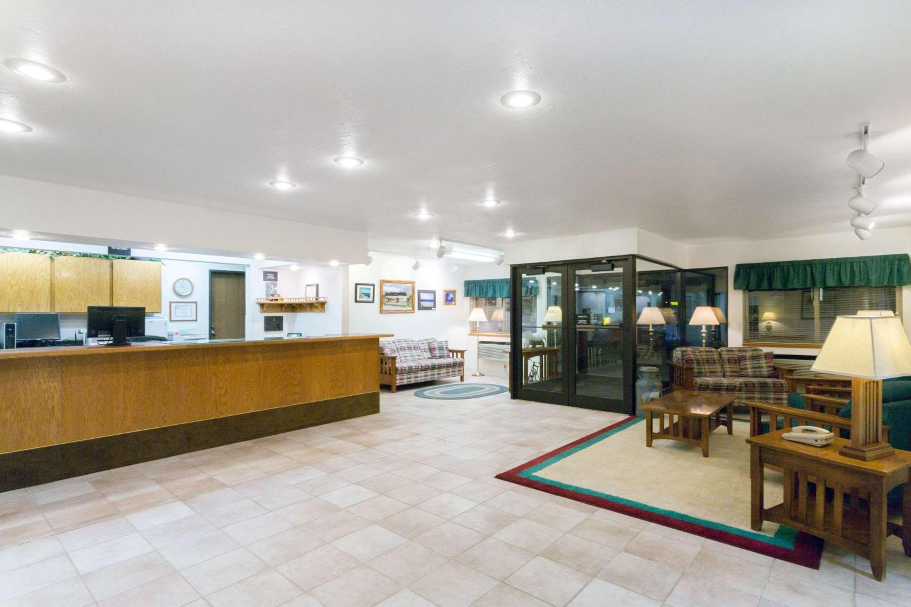 Super 8 by Wyndham Montpelier view 2
