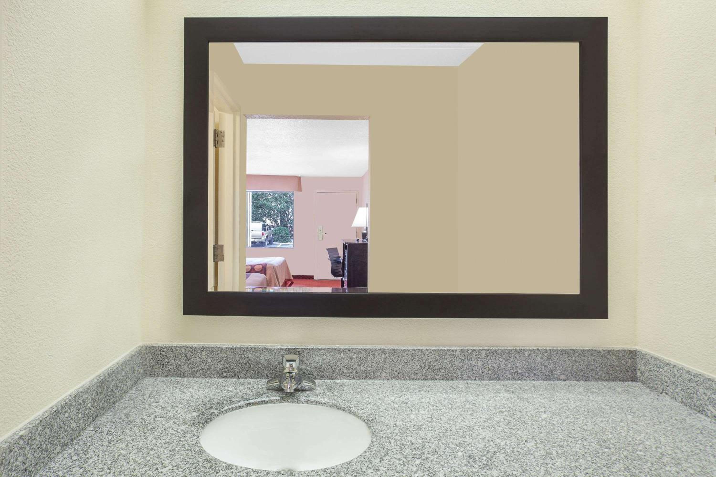 Super 8 by Wyndham Bulls Gap Greeneville Area - Property Image 20