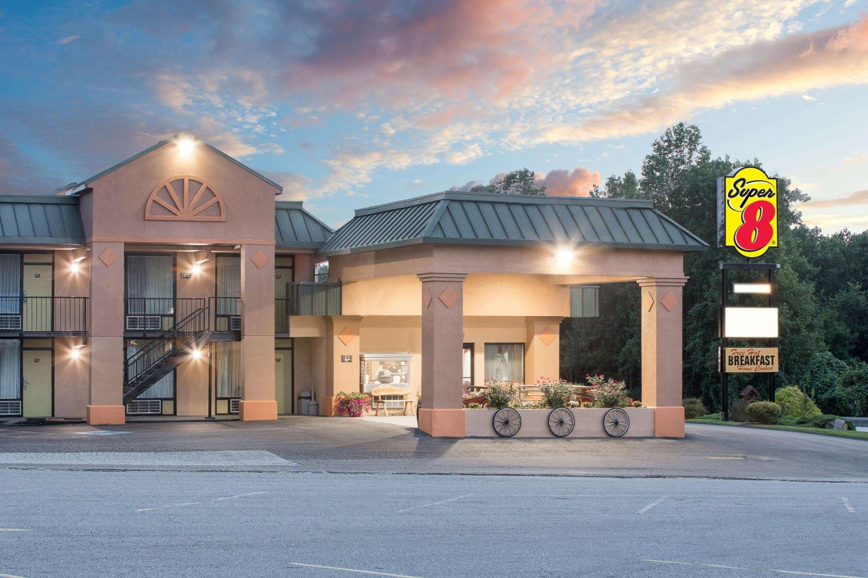 Marion Vacations - Super 8 by Wyndham Marion NC - Property Image 31