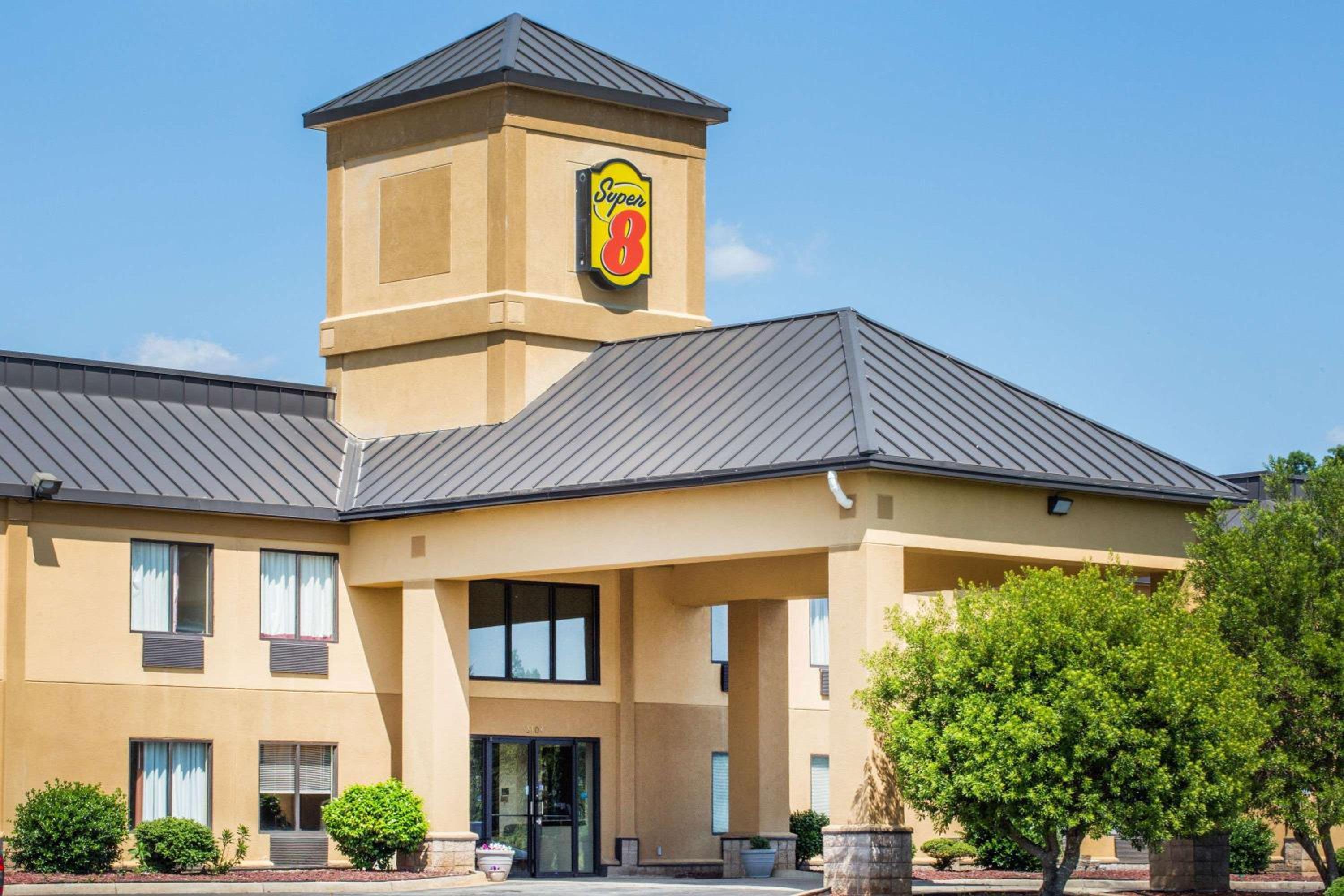 Hotel Super 8 by Wyndham Piedmont Greenville Area - Image 1