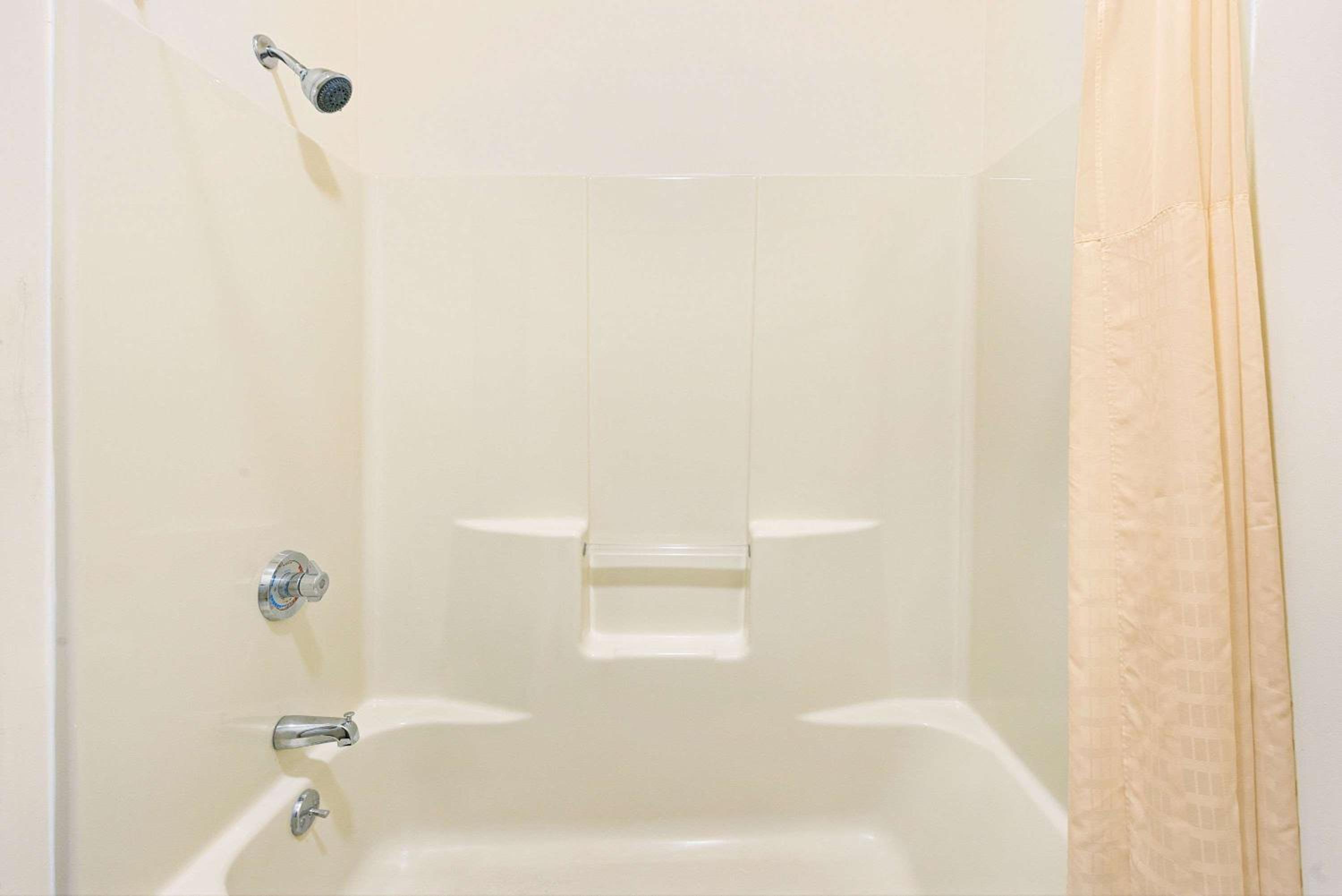 St Louis Vacations - Travelodge by Wyndham St. Louis - Property Image 4