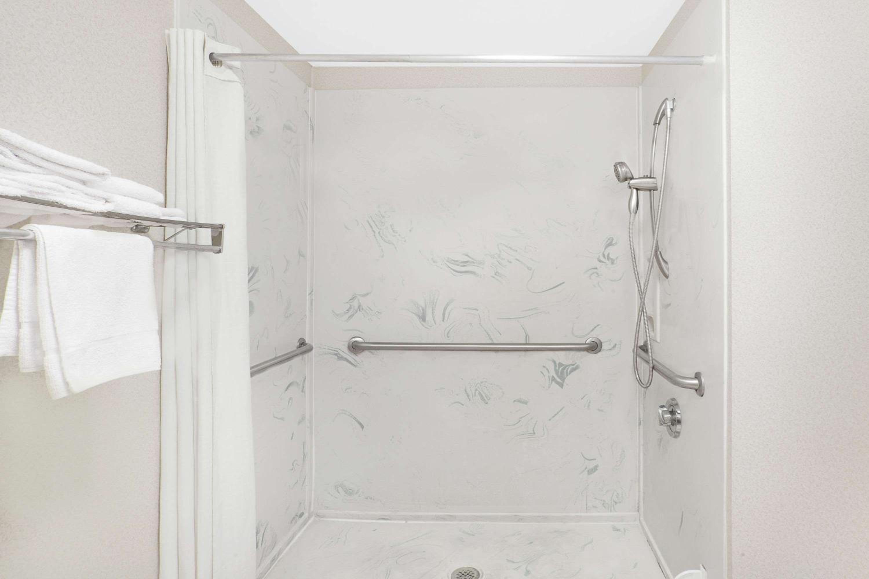 Super 8 by Wyndham Bulls Gap Greeneville Area - Property Image 1