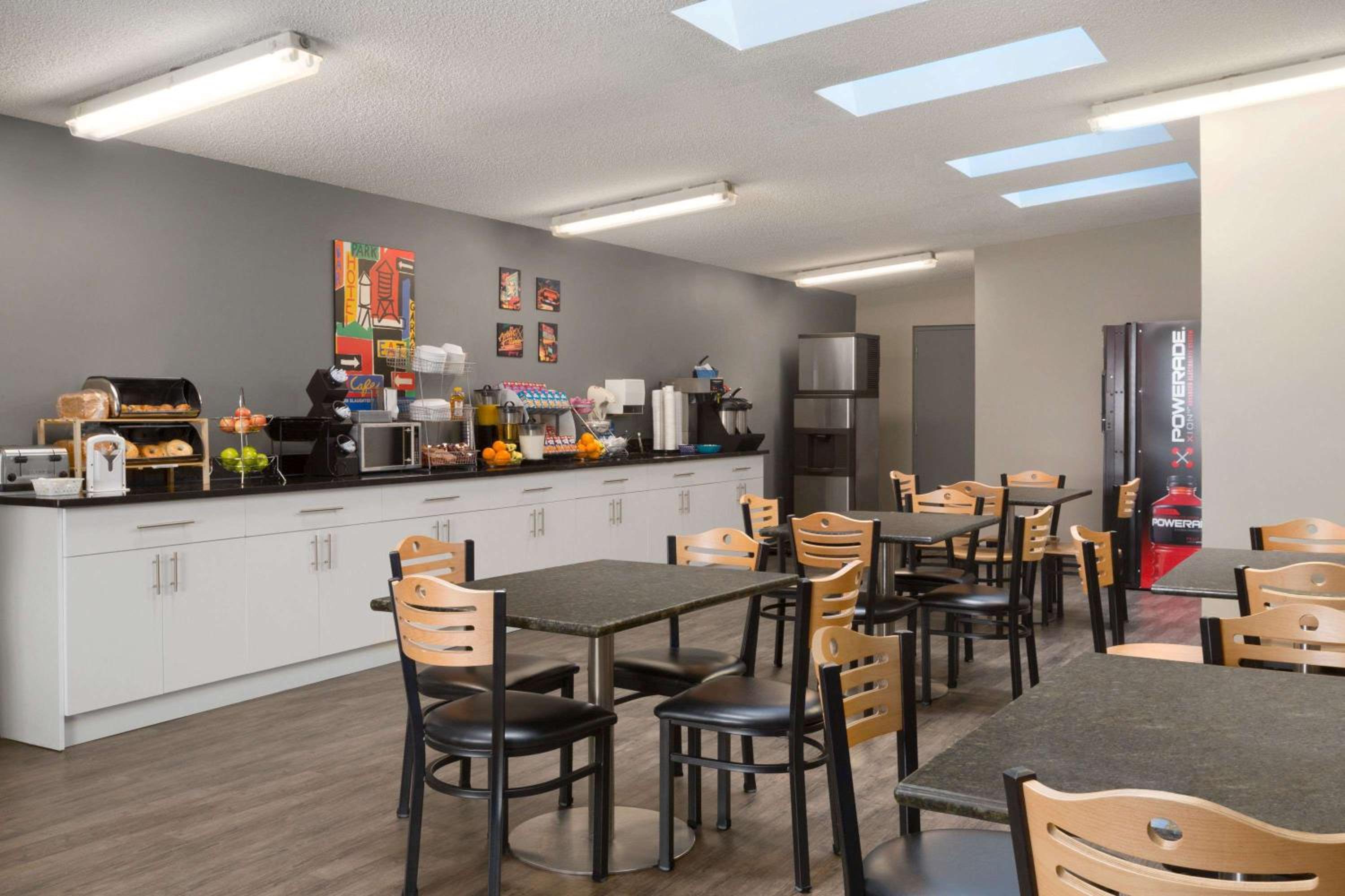 Leduc Vacations - Travelodge by Wyndham Edmonton Airport - Property Image 1