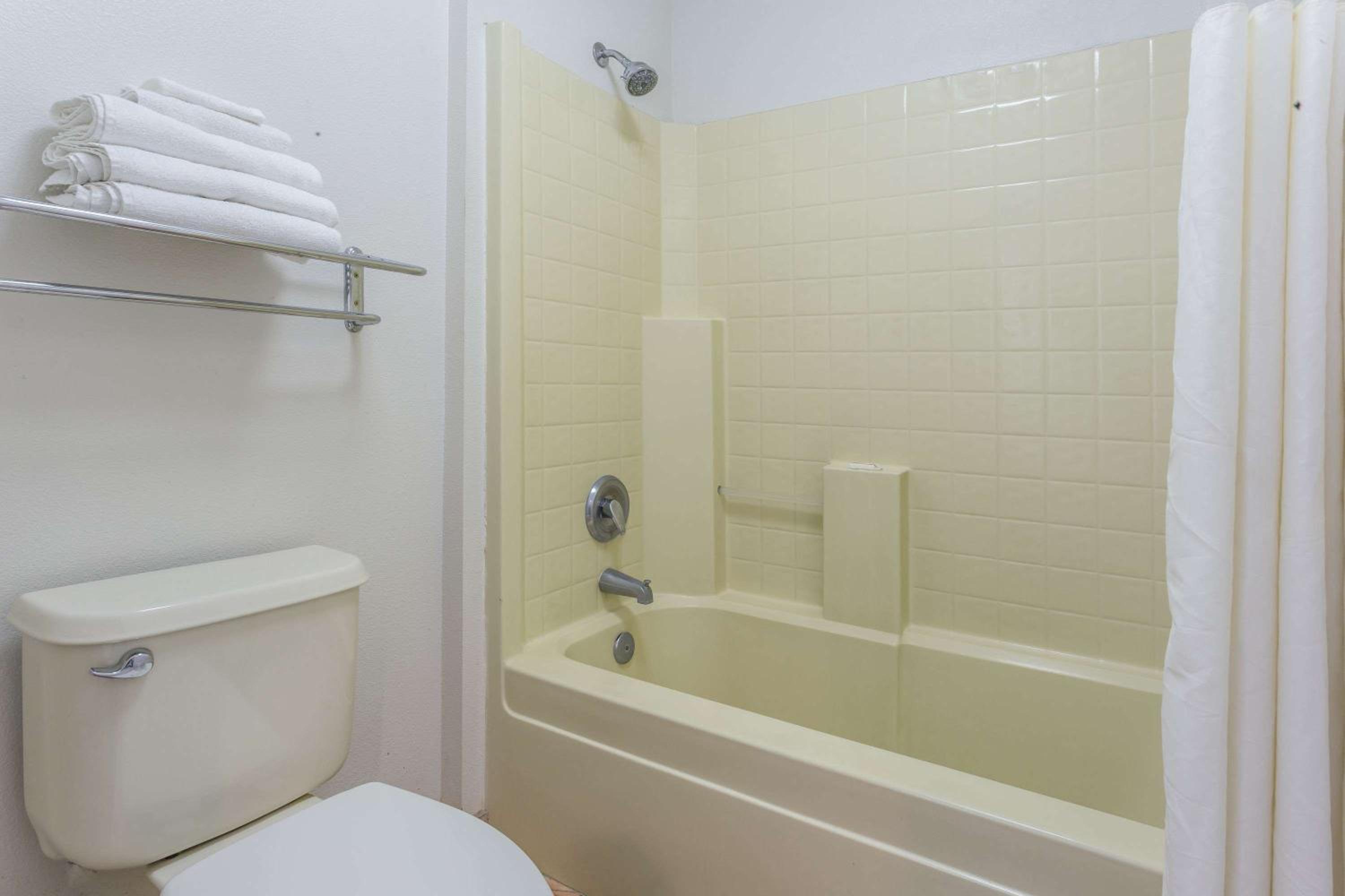 Merced Vacations - Travelodge by Wyndham Merced Yosemite - Property Image 4